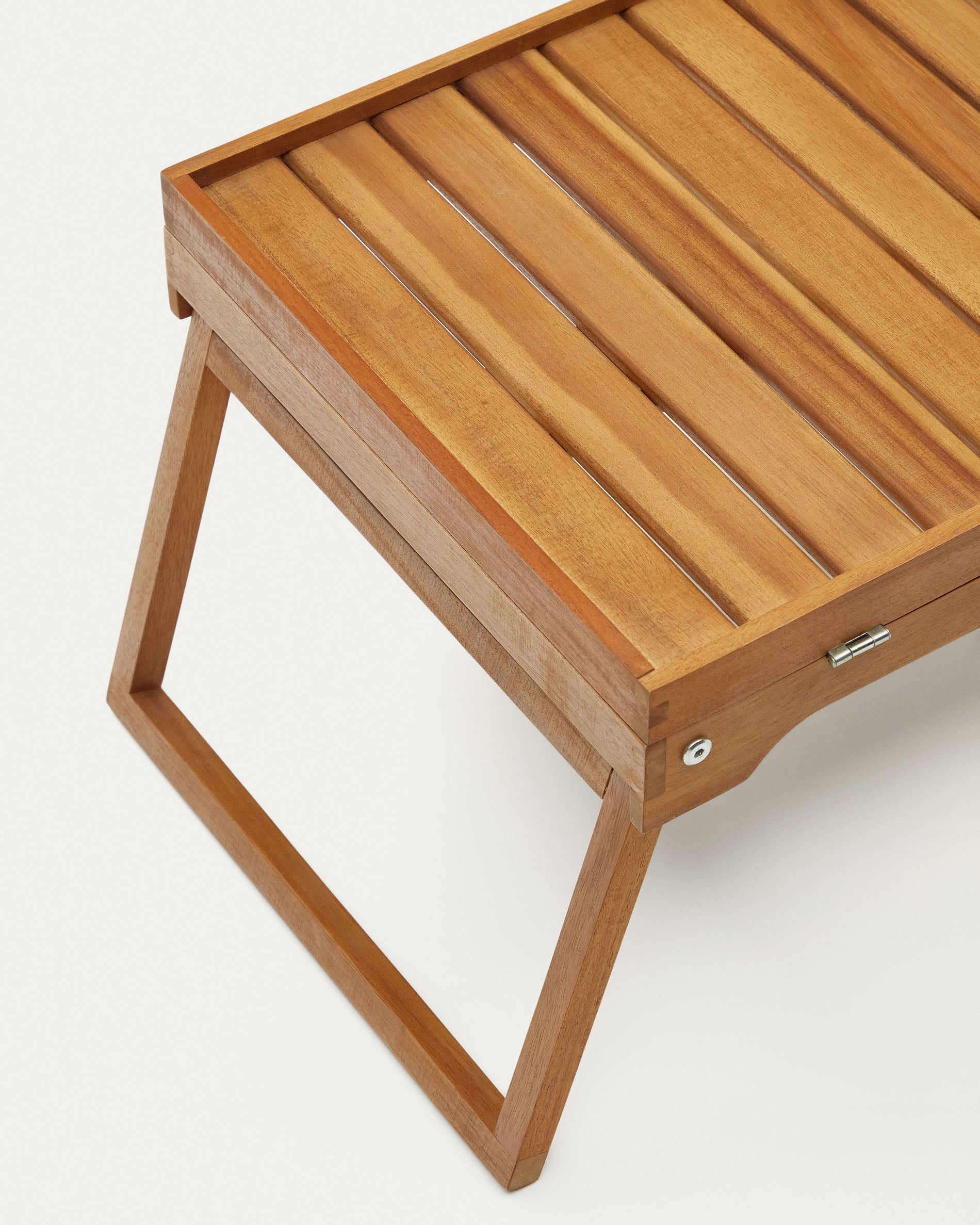 Mani folding tray made from solid acacia wood FSC 100% - Detail