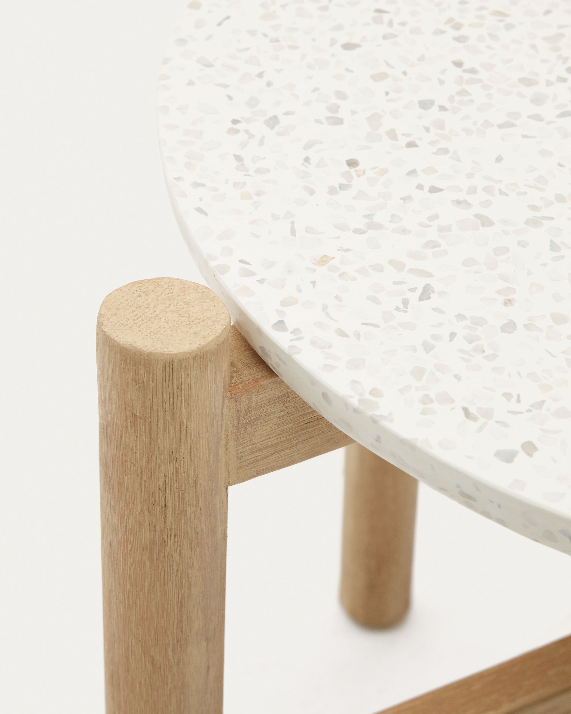 Pola cement and solid eucalyptus wood side table, Ø 50 cm FSC - Detail