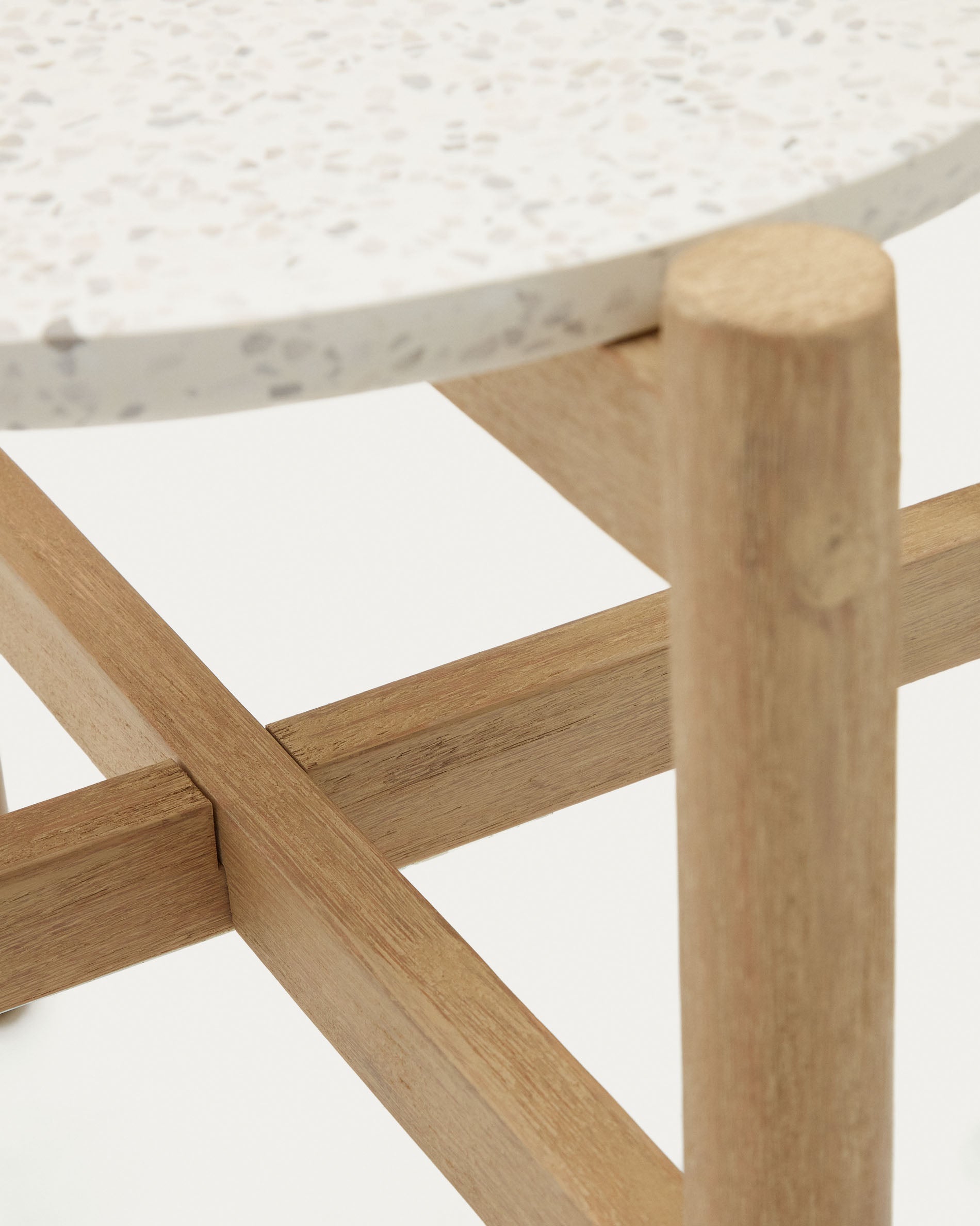Pola cement and solid eucalyptus wood side table, Ø 50 cm FSC - Detail