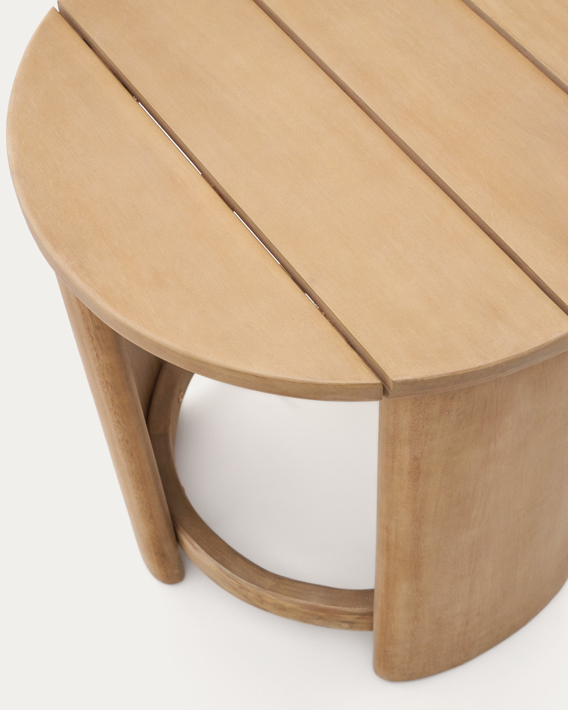 Xoriguer side table made in solid eucalyptus wood Ø56 cm FSC 100% - Detail