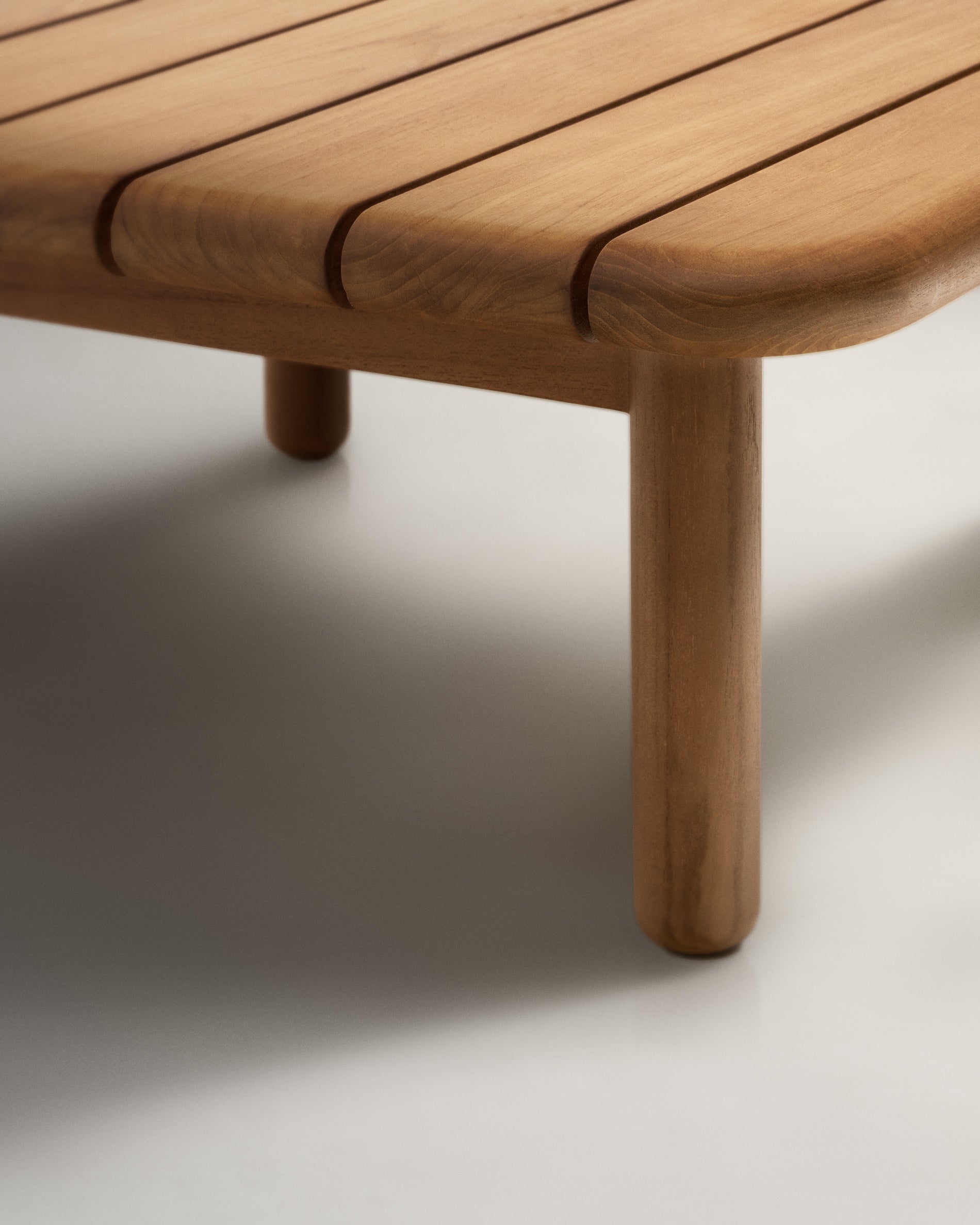 Turqueta coffee table made from solid teak wood, 70 x 70 cm, FSC 100% - Detail