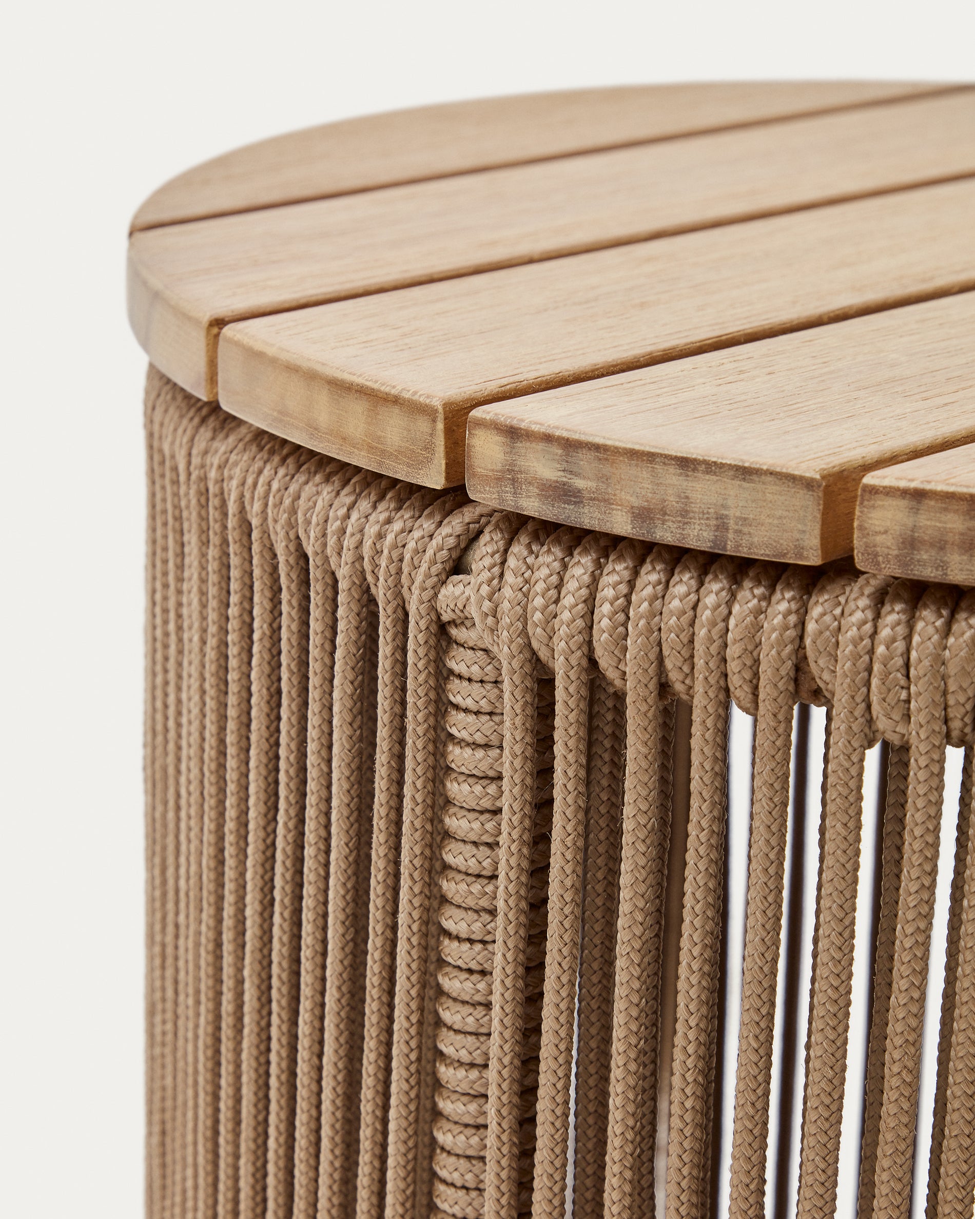 Dandara side table made of steel, beige cord and solid acacia wood, Ø40 cm FSC 100% - Detail