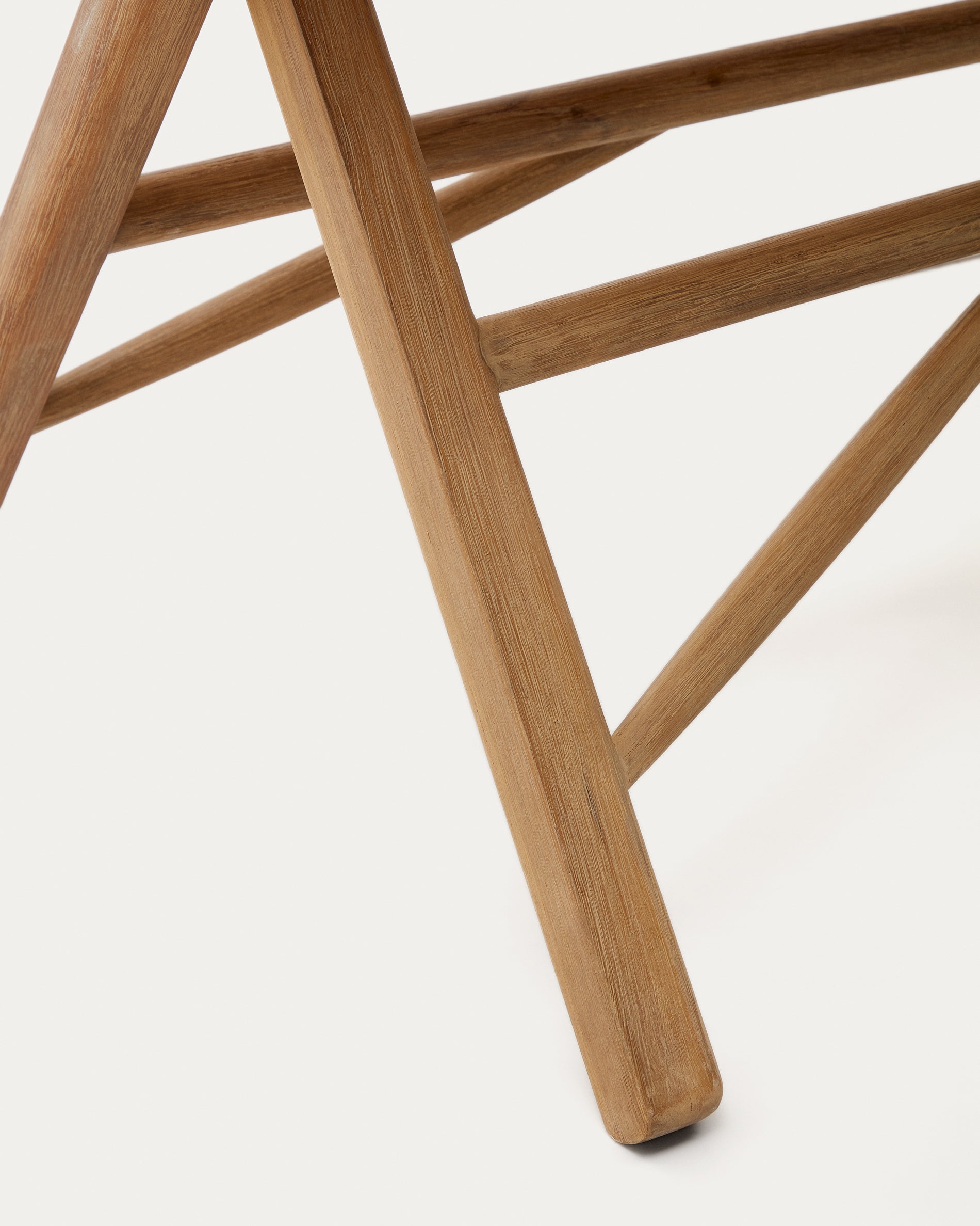 Dandara folding table in solid acacia wood natural finish, Ø 120 x 60 cm FSC 100% - Detail