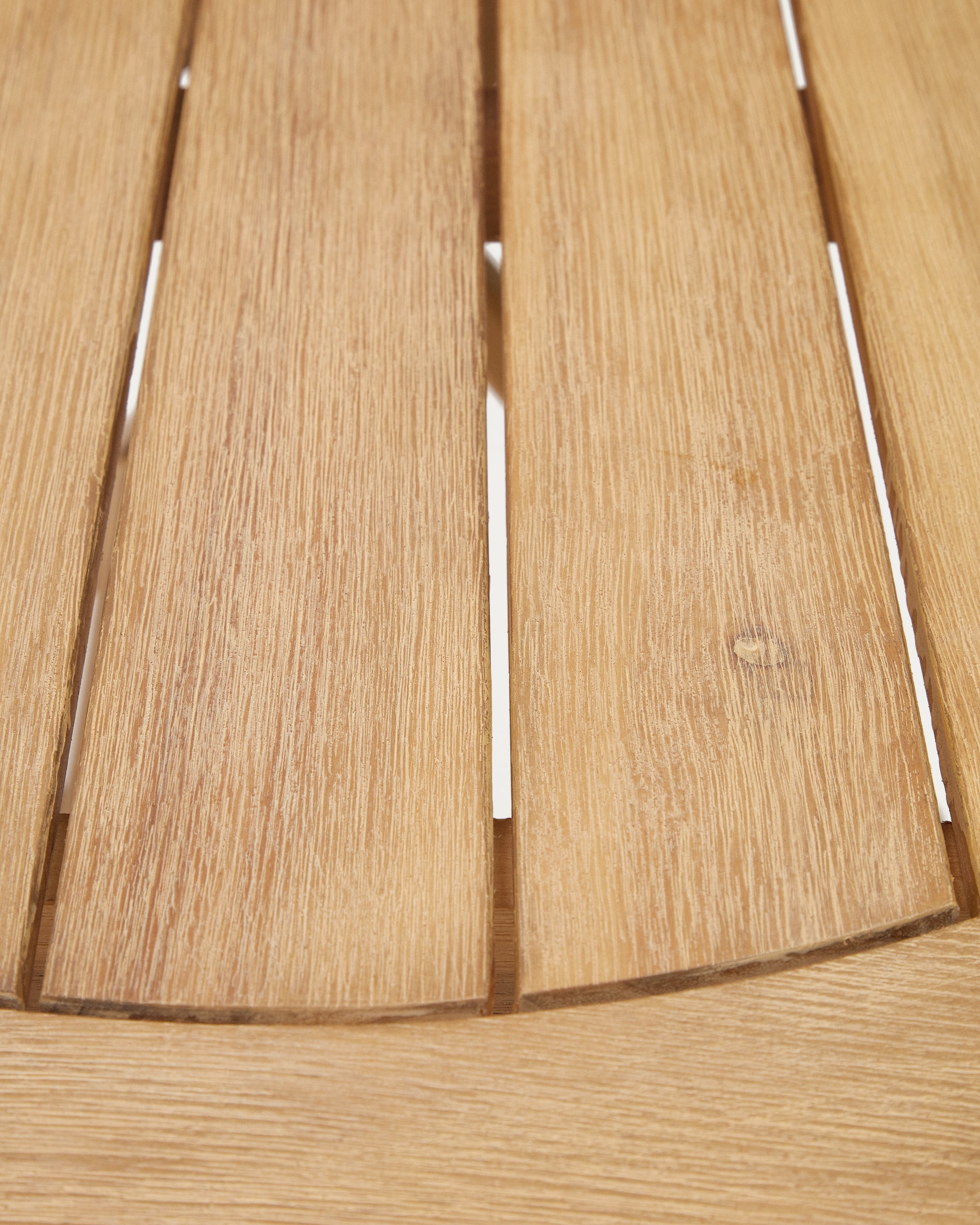 Dandara folding table in solid acacia wood natural finish, Ø 120 x 60 cm FSC 100% - Detail