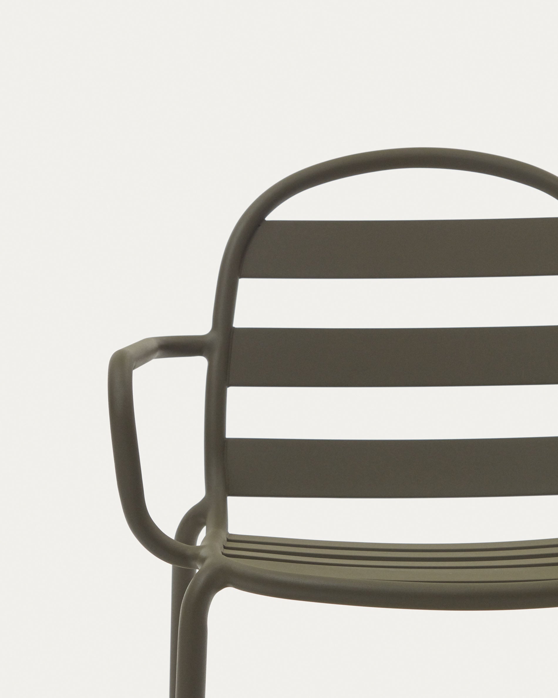 Joncols stackable outdoor aluminium chair with a powder coated green finish - Detail