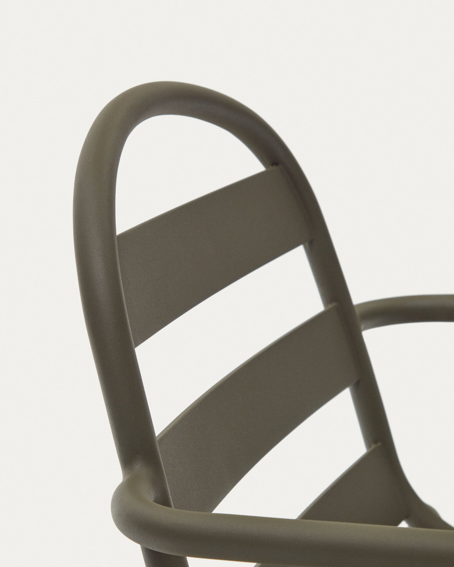 Joncols stackable outdoor aluminium chair with a powder coated green finish - Detail