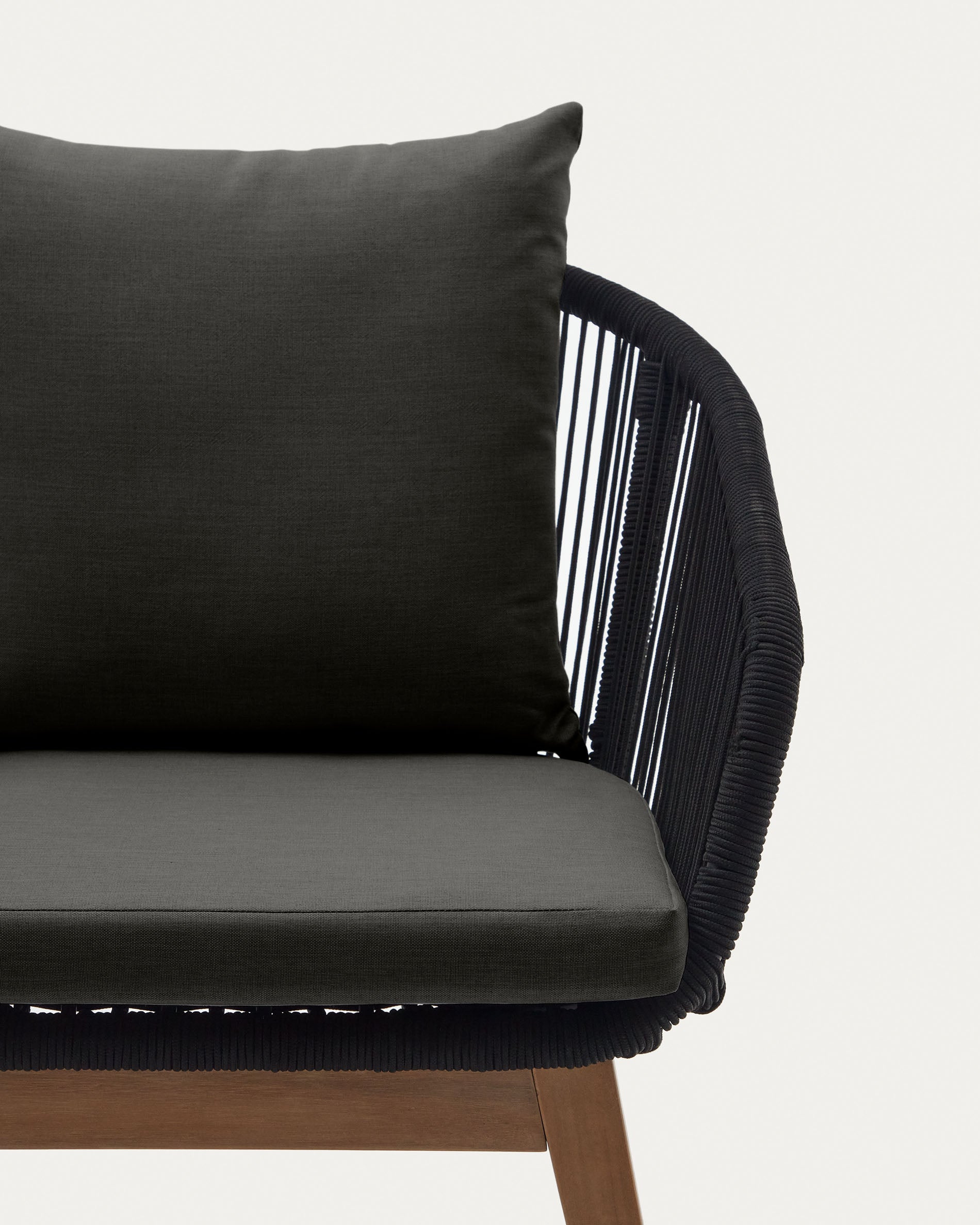 Portalo chair in black cord with solid acacia wood legs - Detail