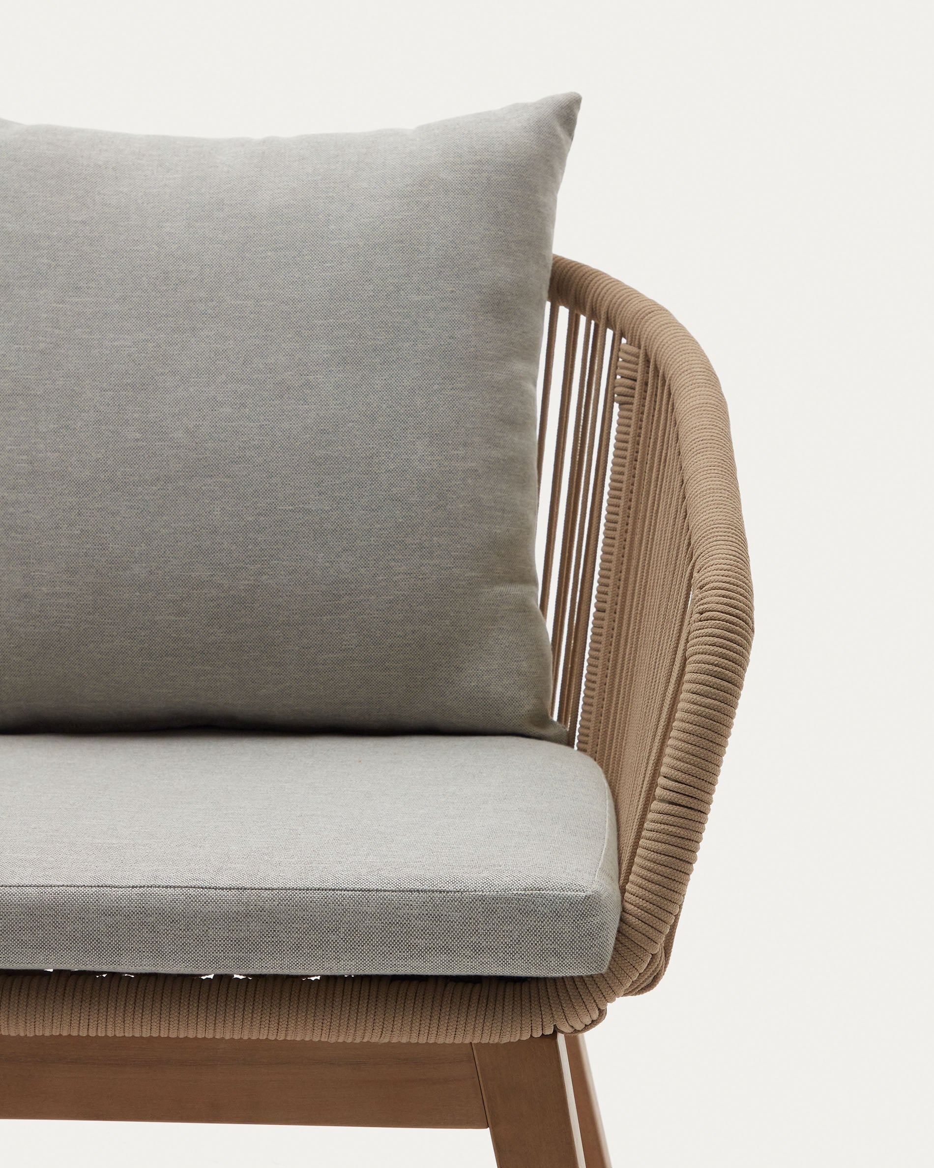 Portalo chair in beige cord with solid acacia wood legs - Detail