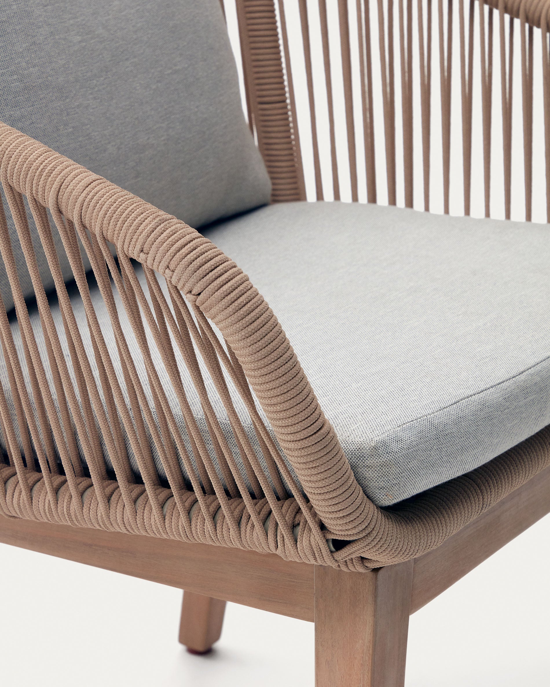 Portalo chair in beige cord with solid acacia wood legs - Detail