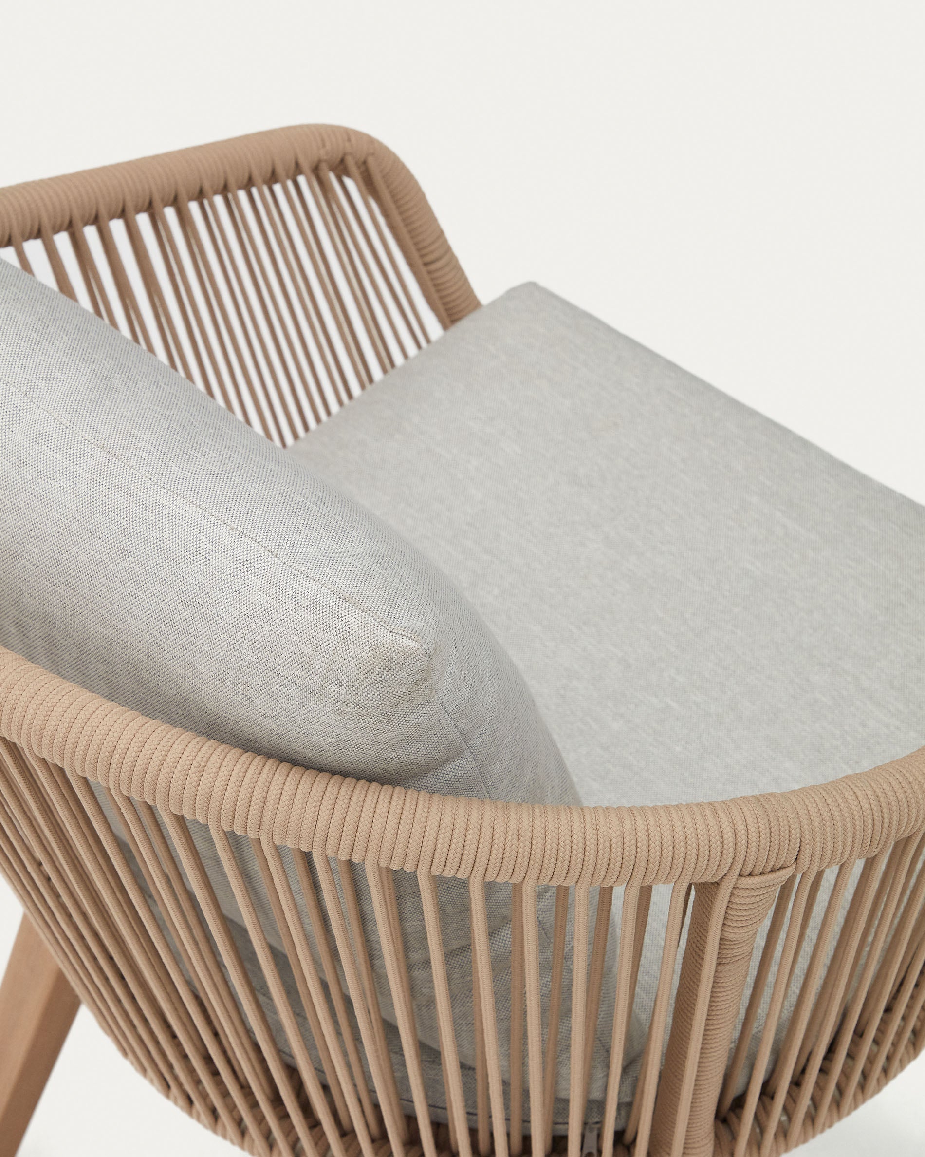 Portalo chair in beige cord with solid acacia wood legs - Detail