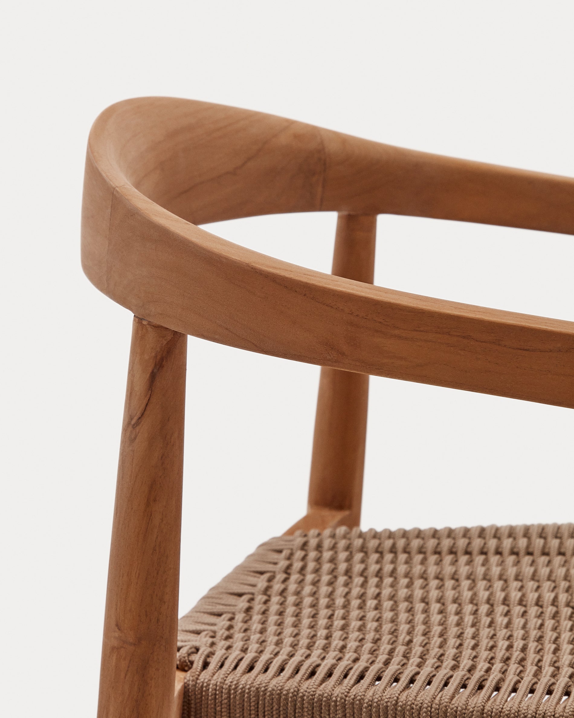 Ydalia stackable outdoor chair in solid teak wood with natural finish and beige rope - Detail