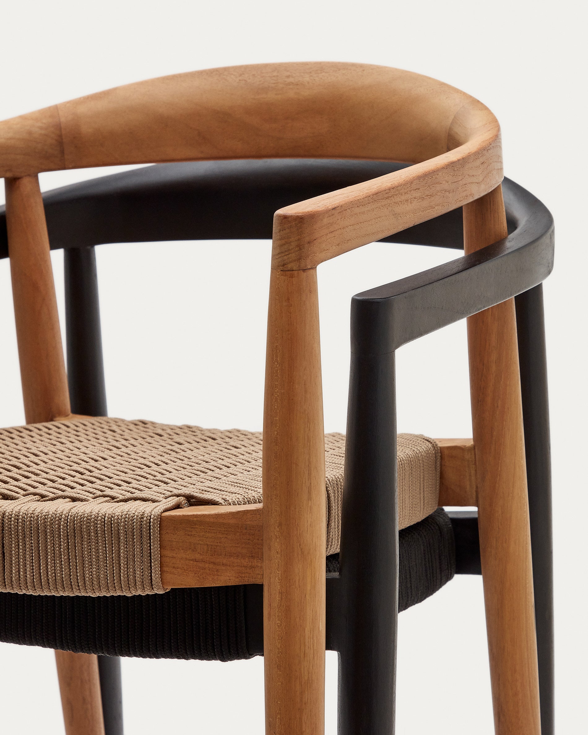 Ydalia stackable outdoor chair in solid teak wood with natural finish and beige rope - Detail