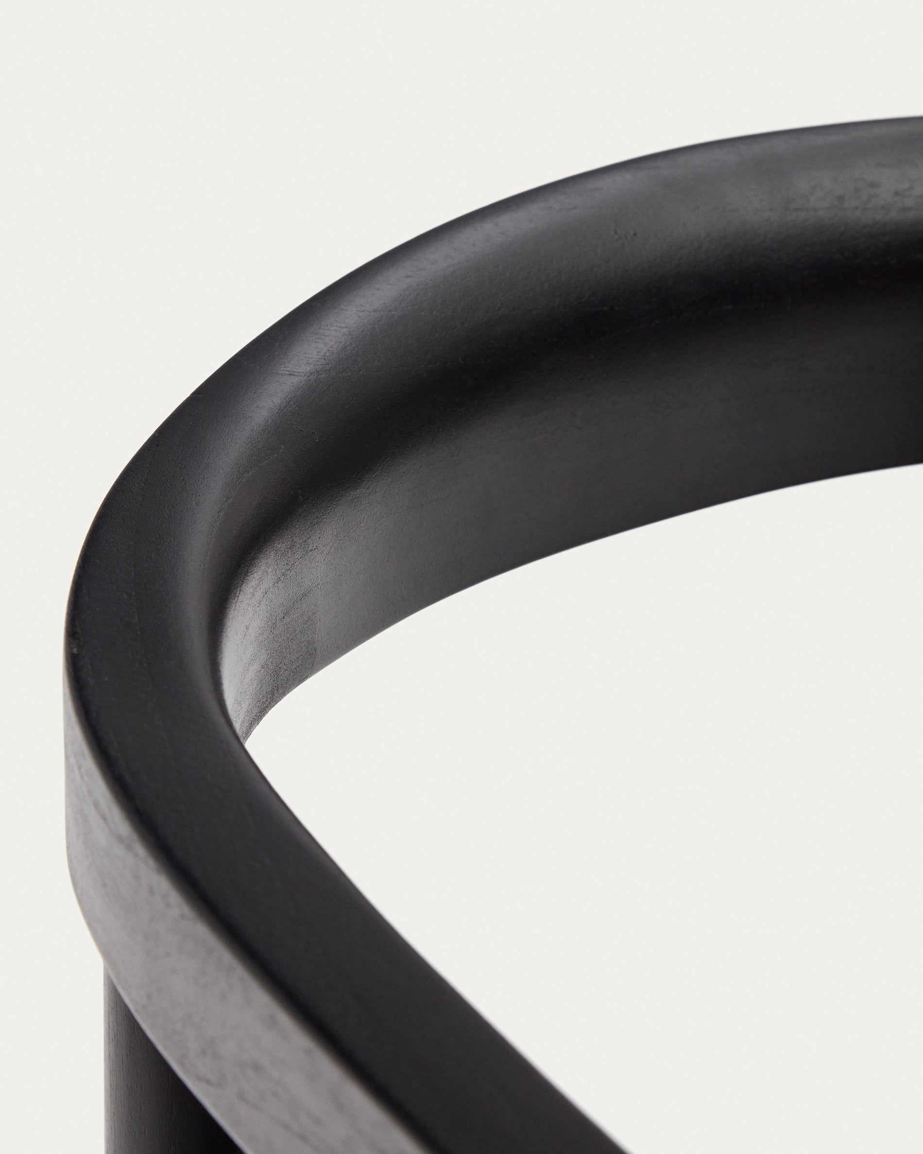 Ydalia stackable outdoor chair in solid teak wood with black finish and black rope - Detail