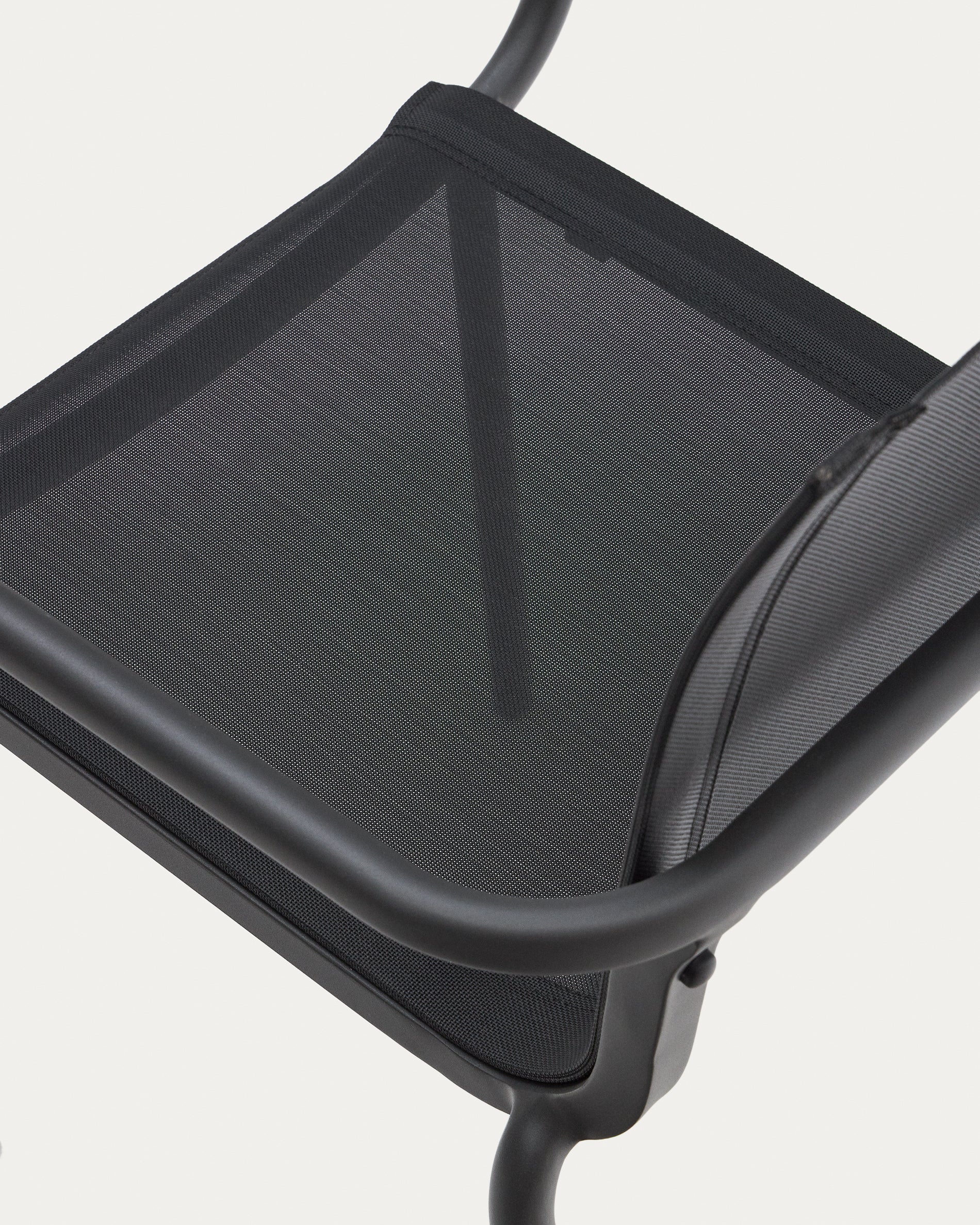 Galdana stackable outdoor chair made of aluminum with a dark grey painted finish - Detail