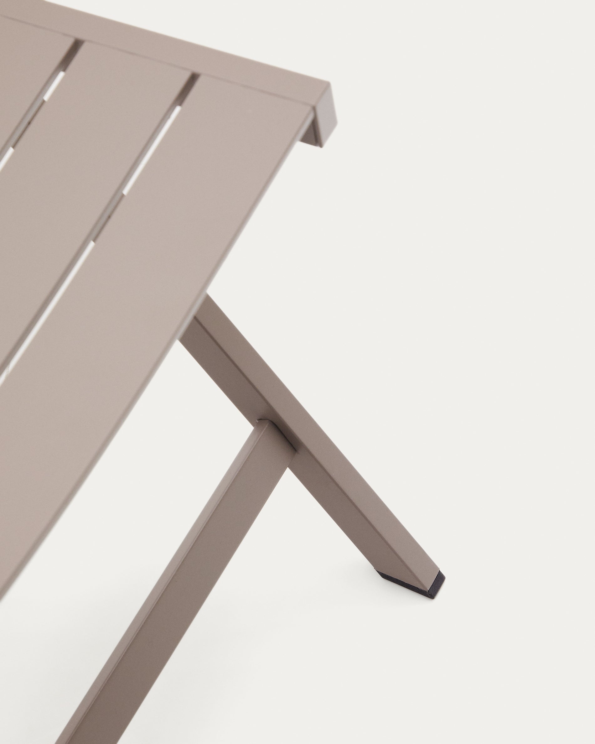 Torreta folding outdoor chair made of aluminum with a matte brown finish