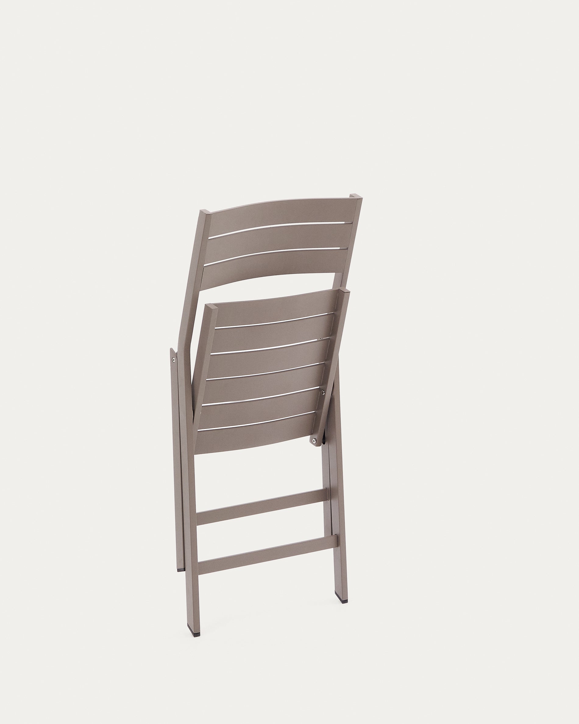 Torreta folding outdoor chair made of aluminum with a matte brown finish