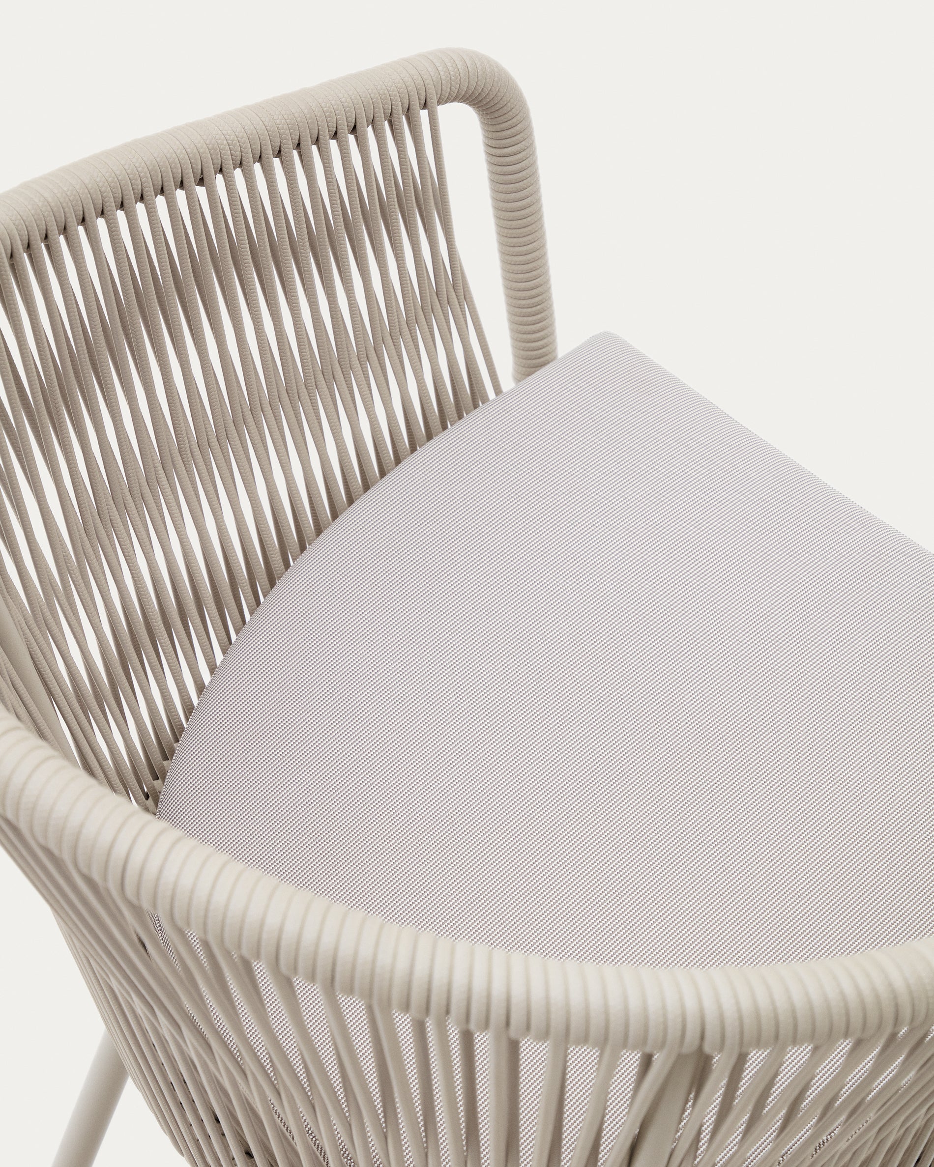 Yanet szék szintetikus kötéllel ecru színben és galvanizált acél lábakkal