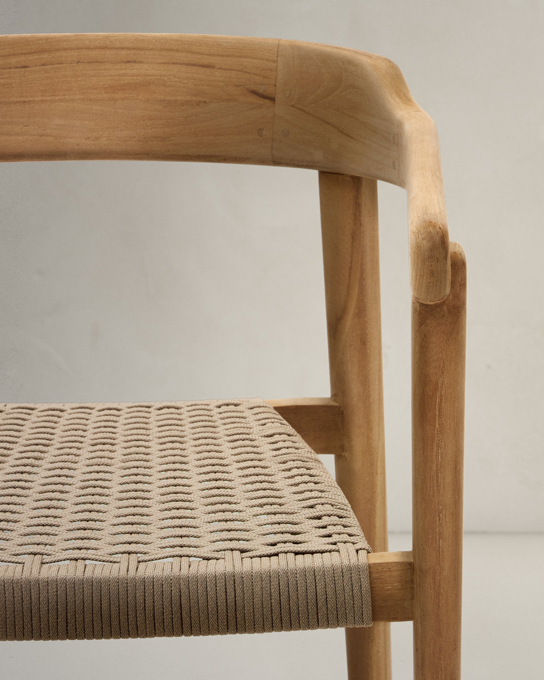 Icaro chair in solid teak wood with natural finish and black rope rope, 100% FSC