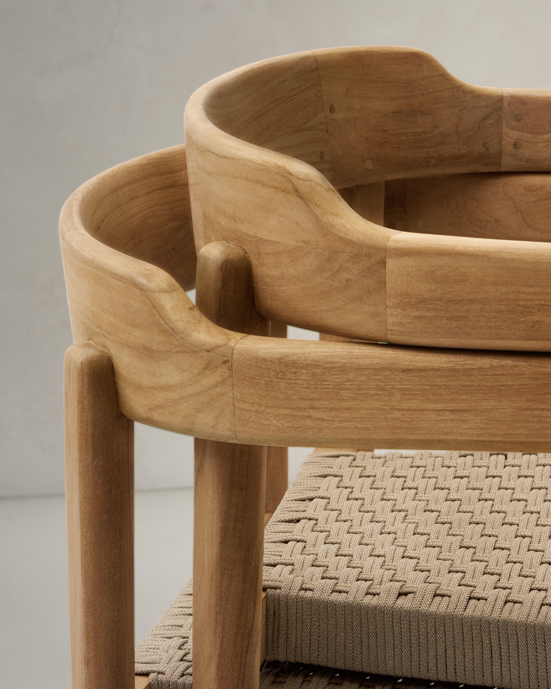 Icaro chair in solid teak wood with natural finish and black rope rope, 100% FSC