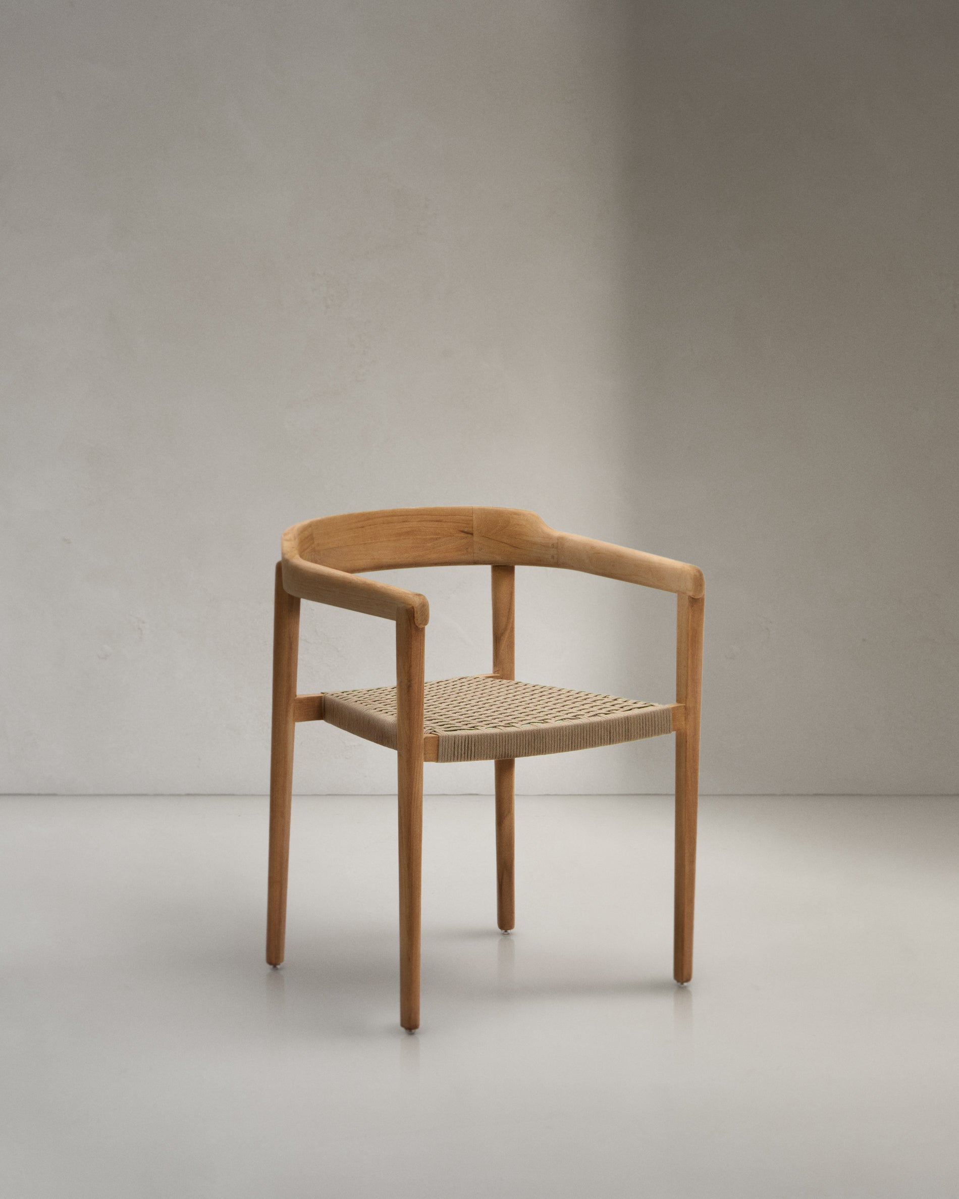 Icaro chair in solid teak wood with natural finish and black rope rope, 100% FSC