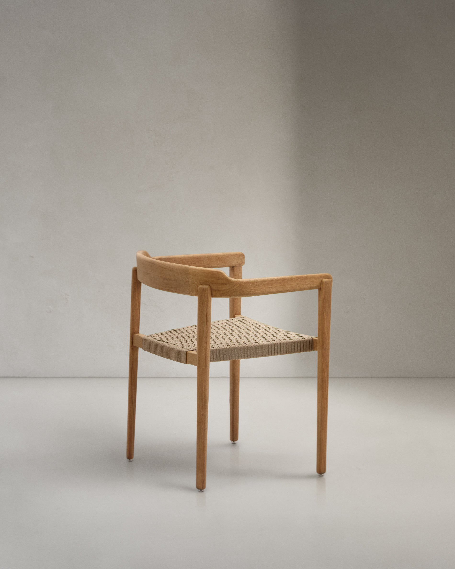 Icaro chair in solid teak wood with natural finish and black rope rope, 100% FSC