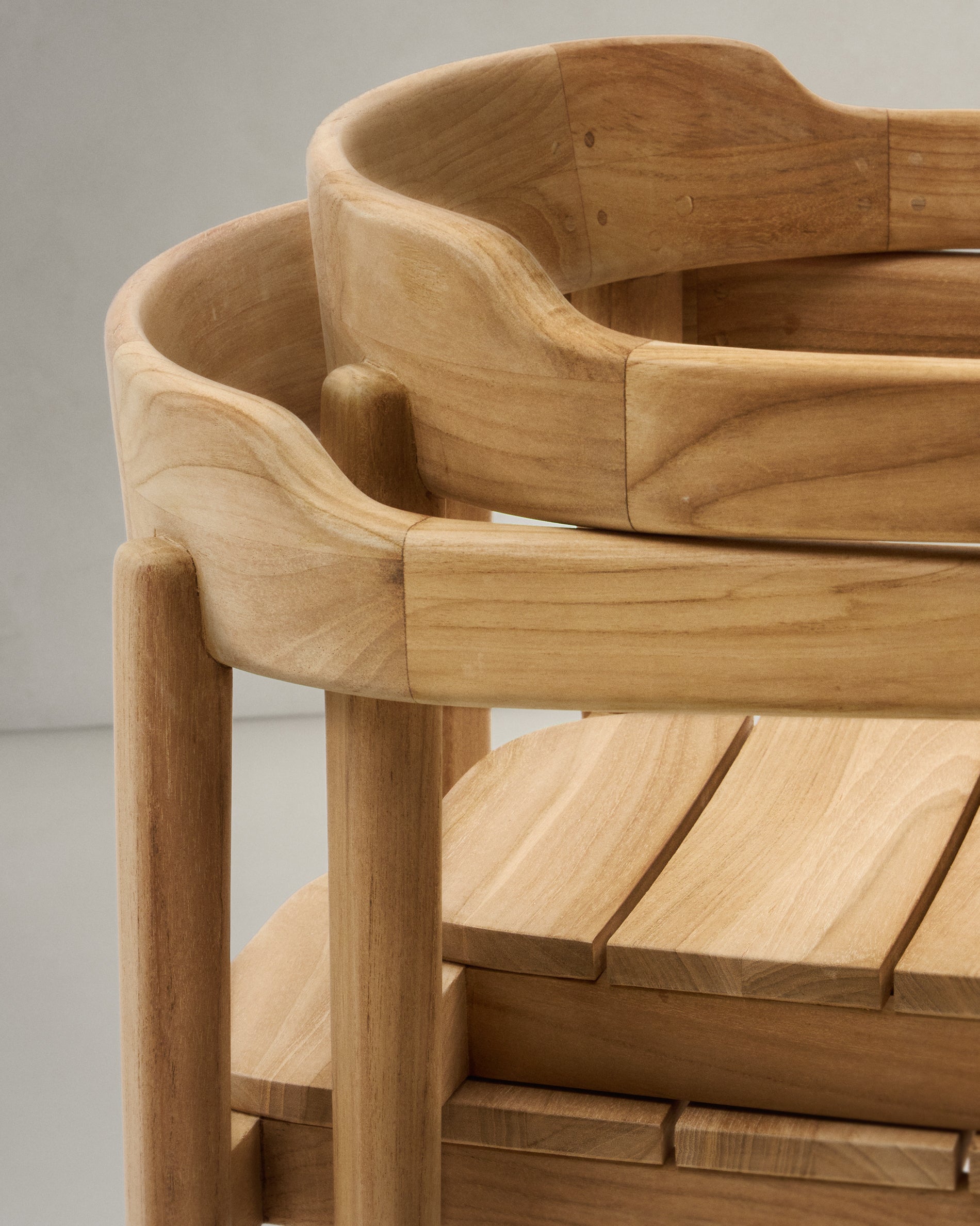 Icaro stackable solid teak wood chair in a natural finish, FSC 100% - Detail