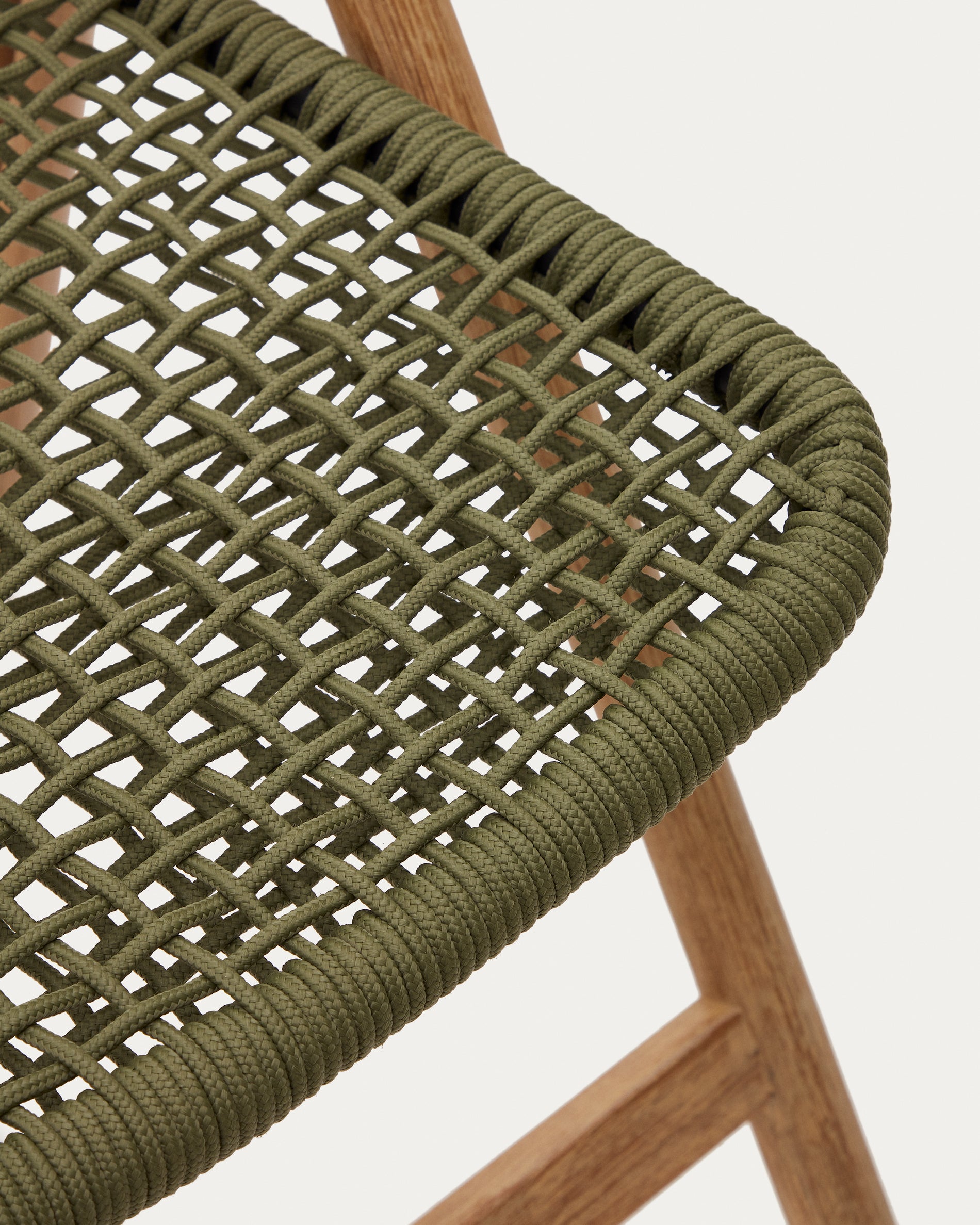 Dandara folding chair in solid acacia wood with steel structure and green cord FSC 100% - Detail