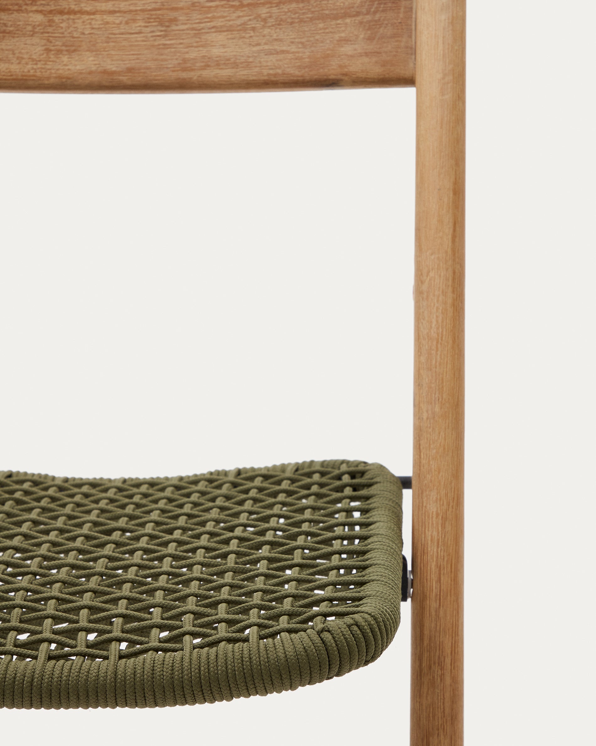 Dandara folding chair in solid acacia wood with steel structure and green cord FSC 100% - Detail