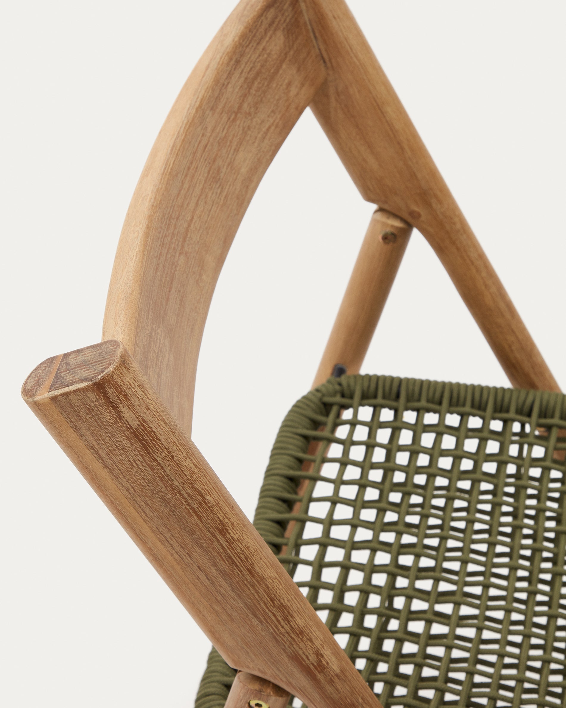 Dandara folding chair in solid acacia wood with steel structure and green cord FSC 100% - Detail