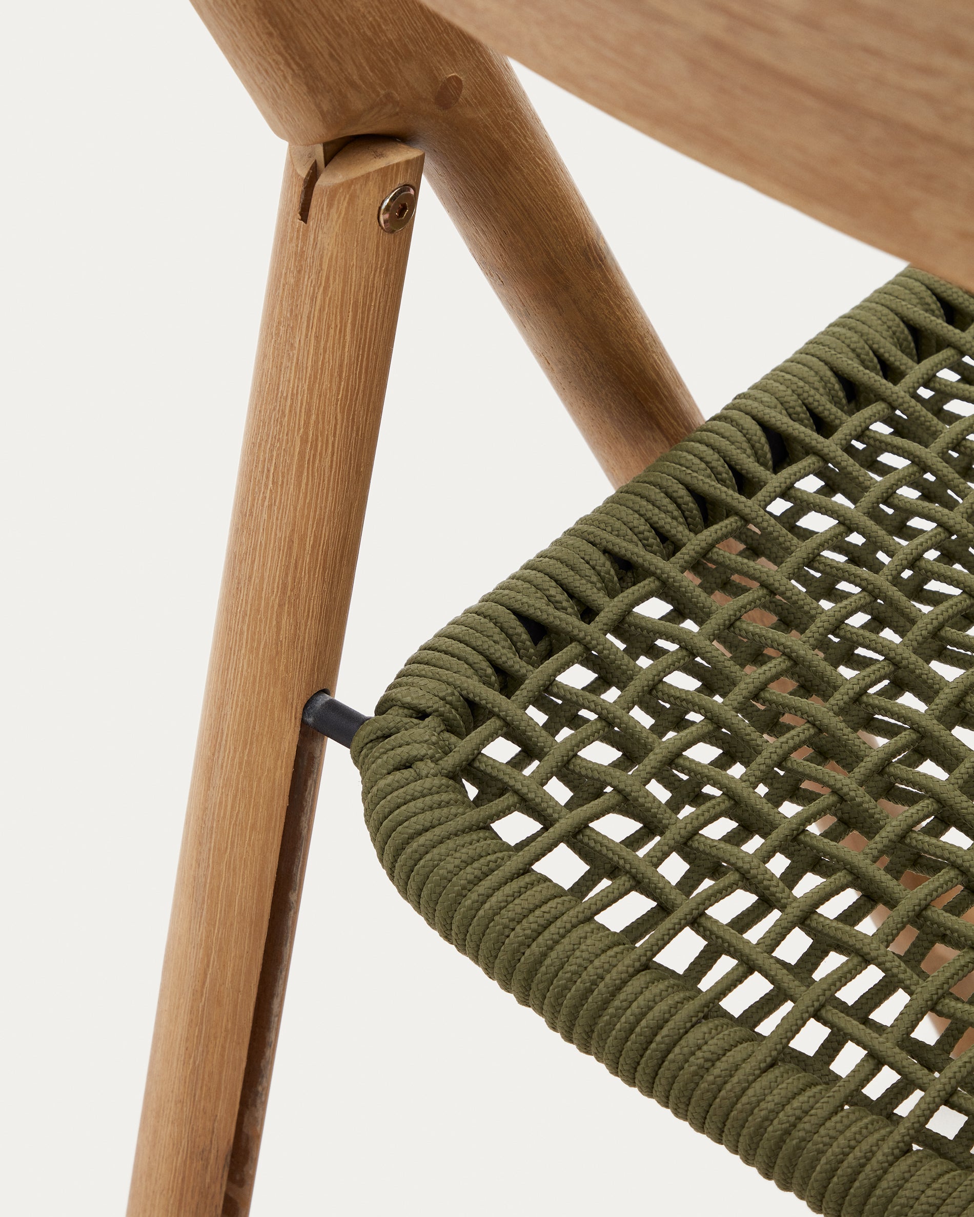 Dandara folding chair in solid acacia wood with steel structure and green cord FSC 100% - Detail
