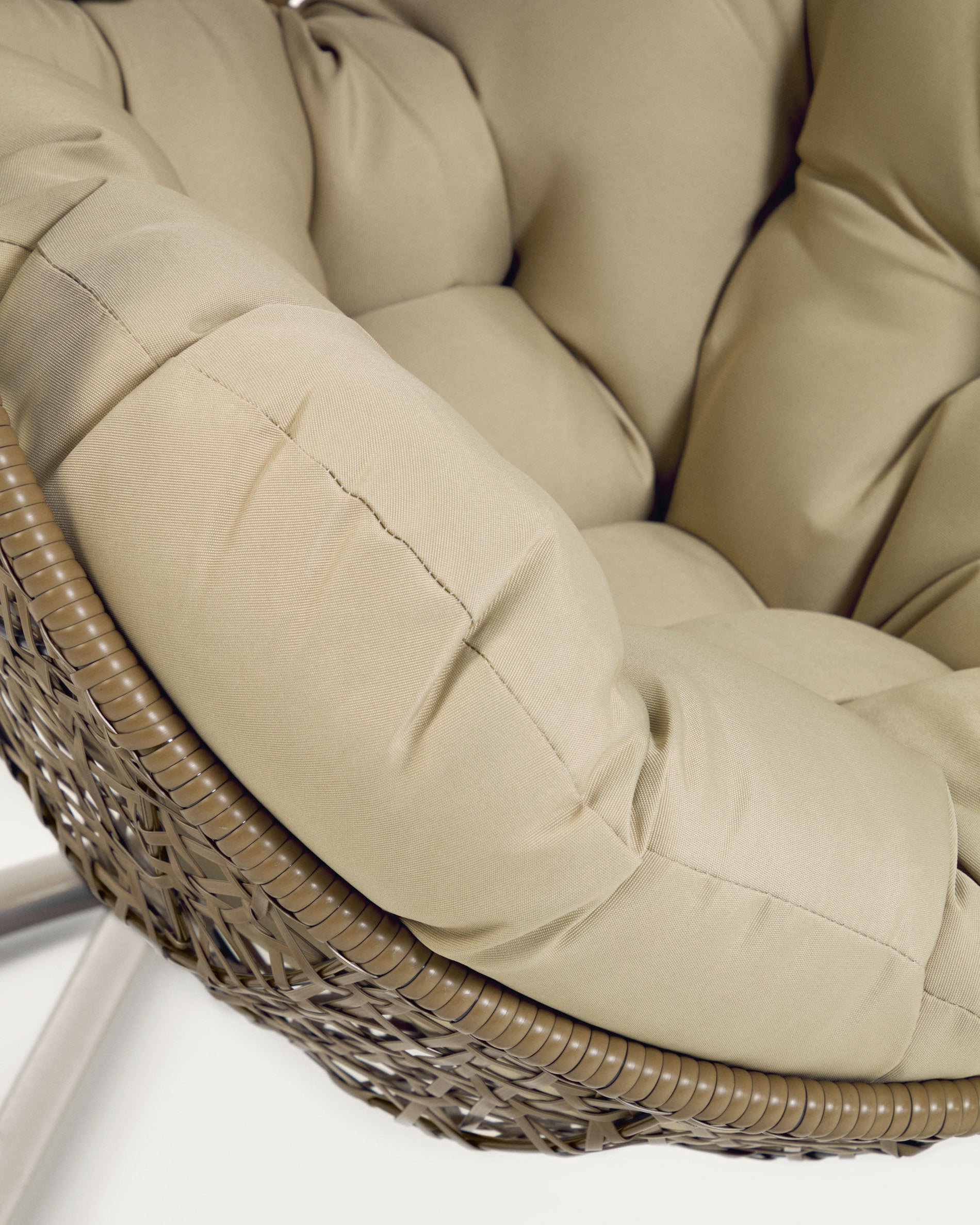 Hanging armchair with light grey Florina brown feet - Detail