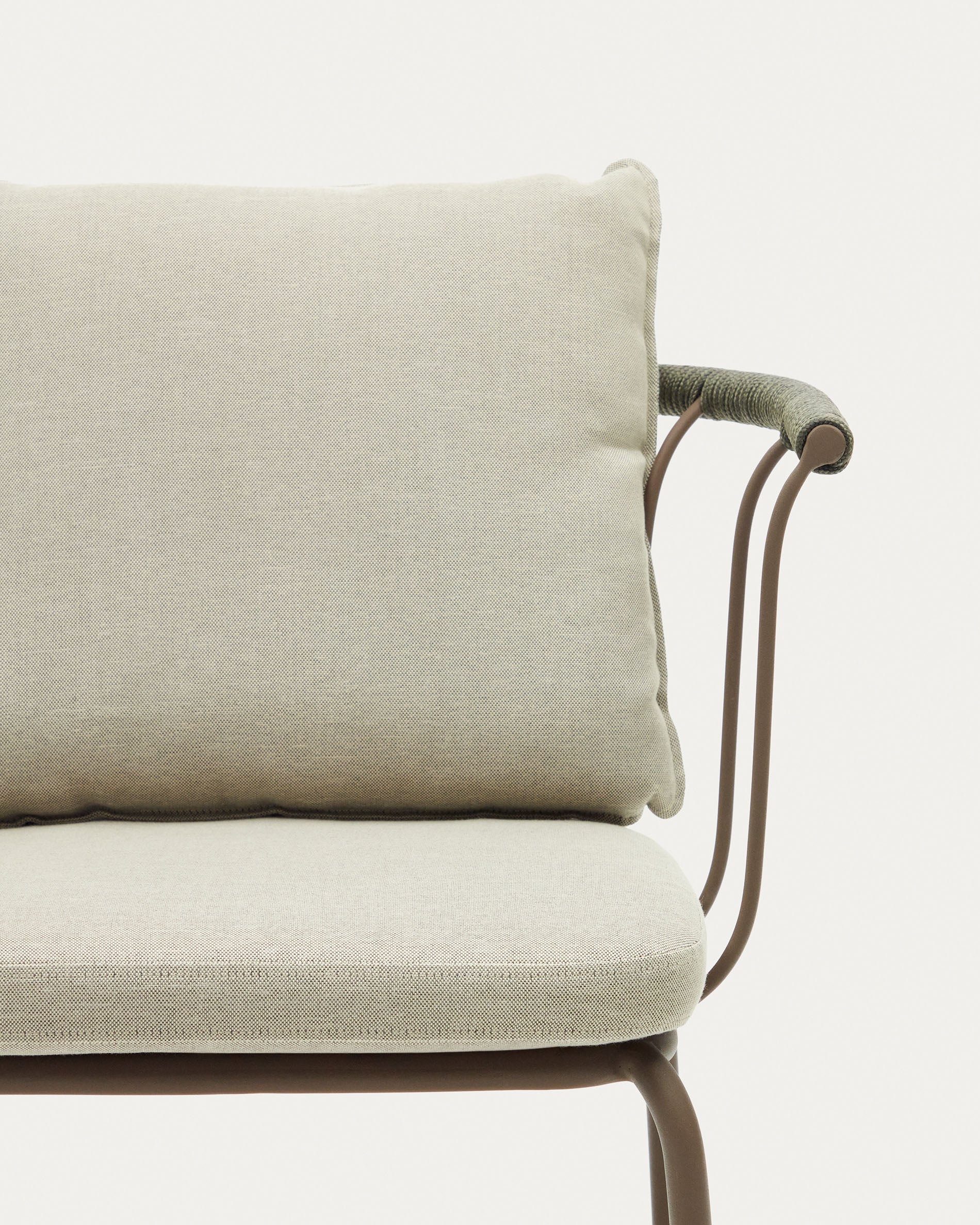 Salguer stackable stool in cord and steel with a brown painted finish, 66 cm - Detail