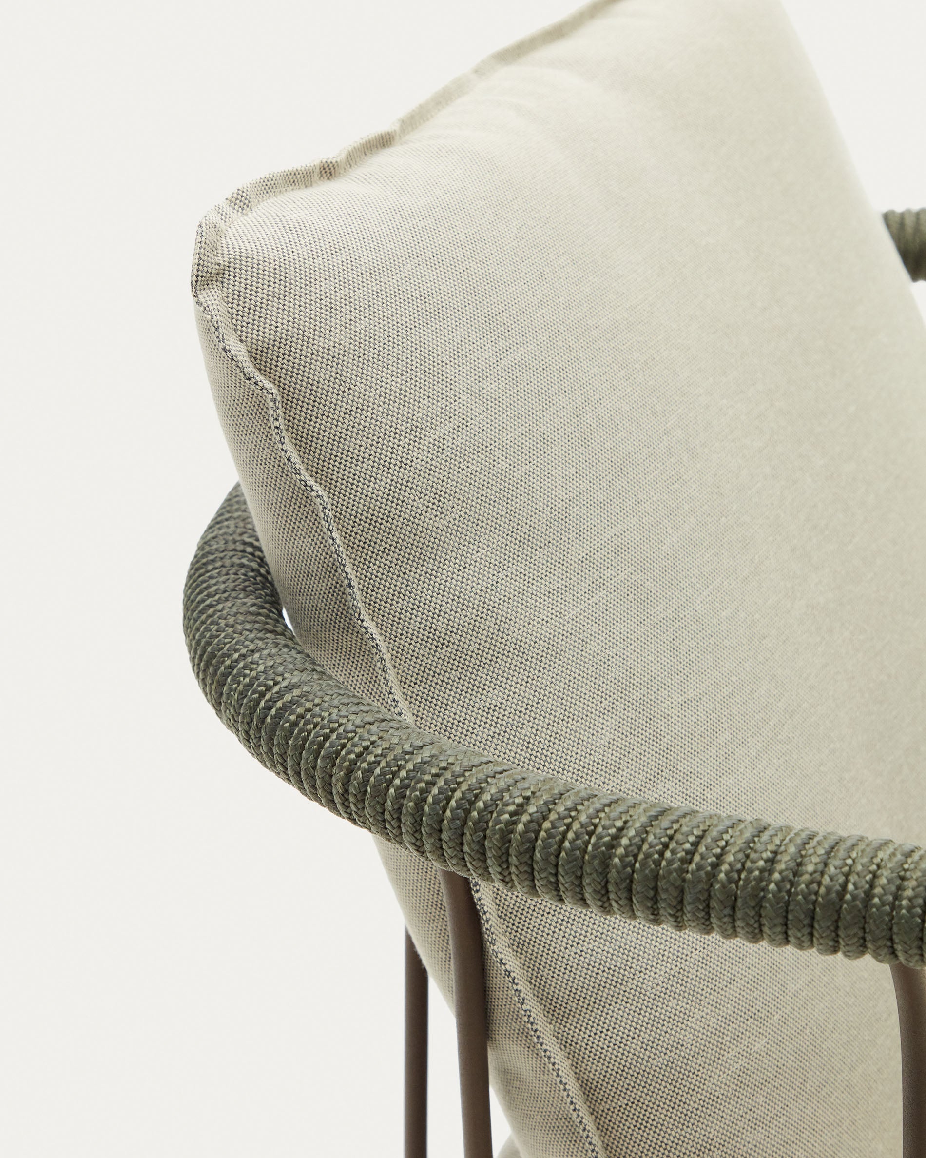 Salguer stackable stool in cord and steel with a brown painted finish, 66 cm - Detail