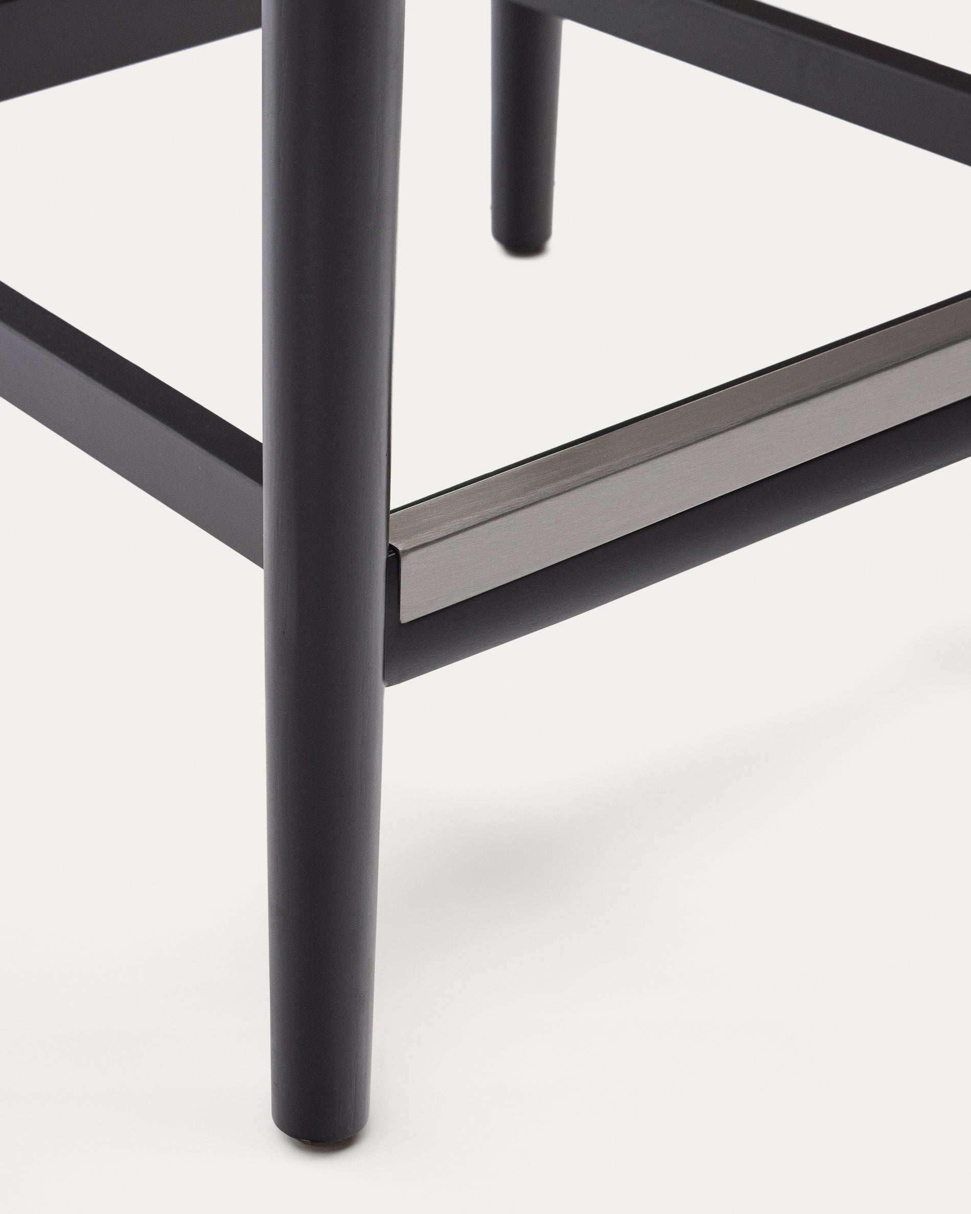 Nina stool made of solid acacia wood with black finish and beige rope height 62 cm - Detail