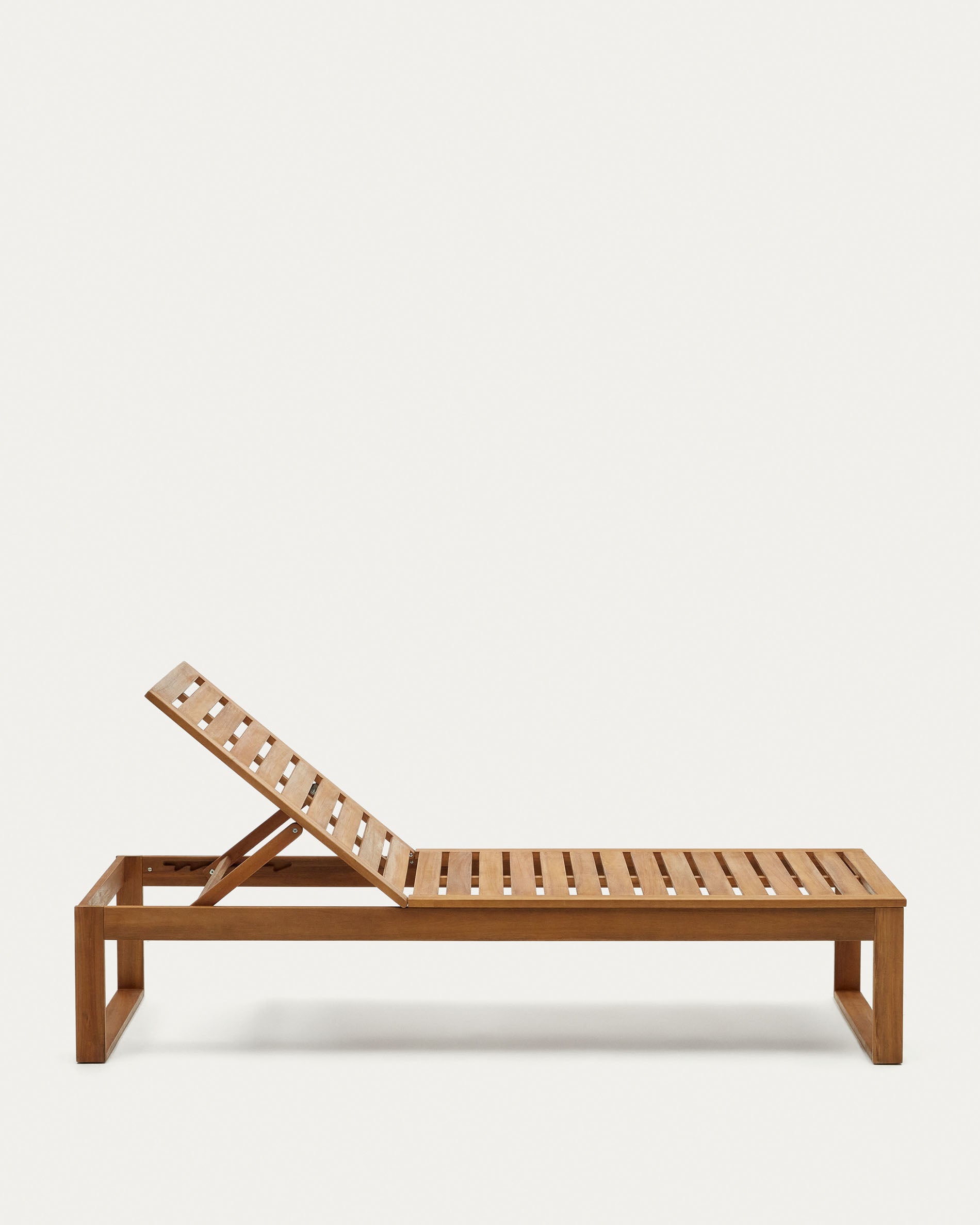 Sulamita outdoor sun lounger made from solid acacia wood FSC 100% - Product View