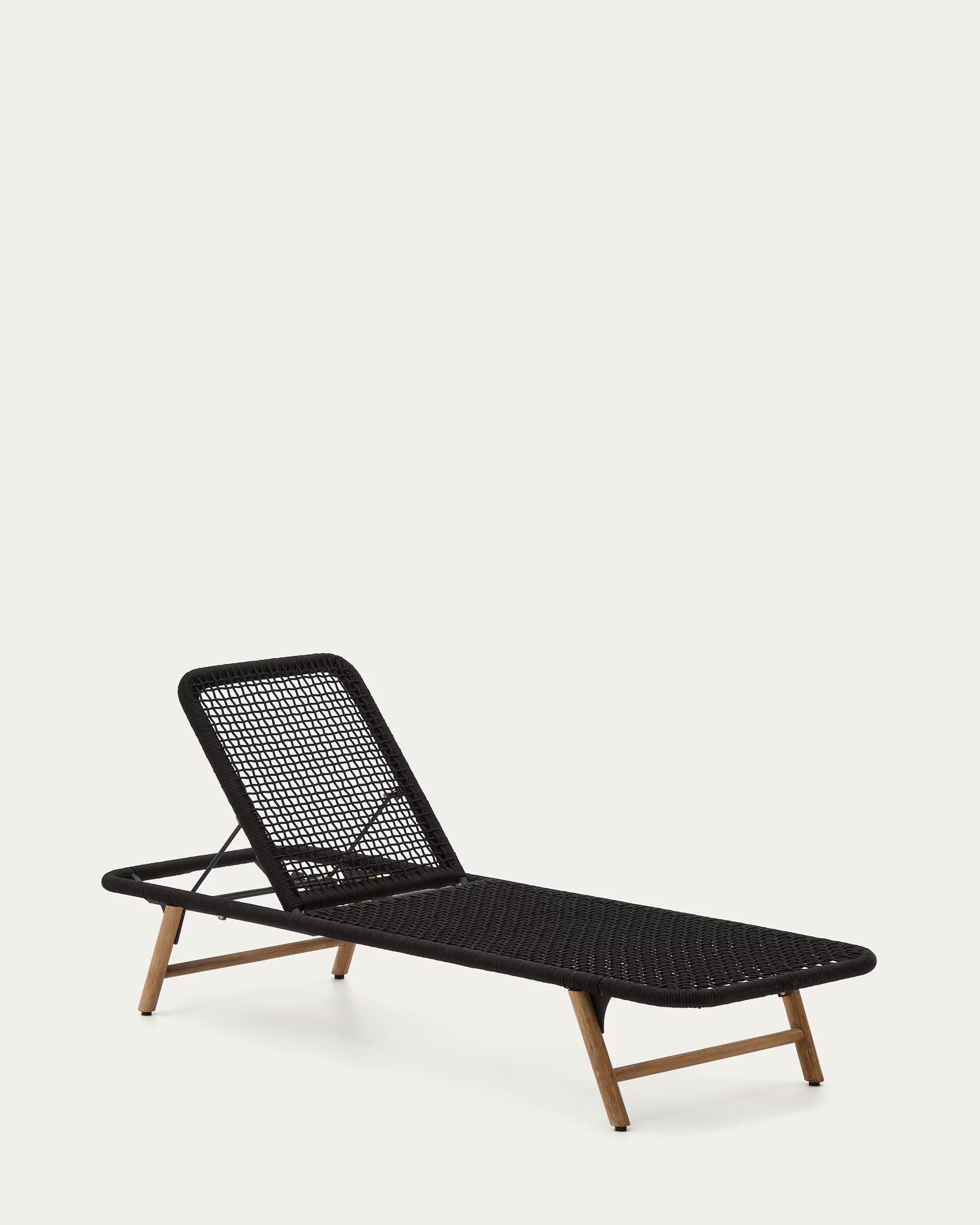 Dandara lounge chair with steel structure, black cord and 100% FSC solid acacia wood legs