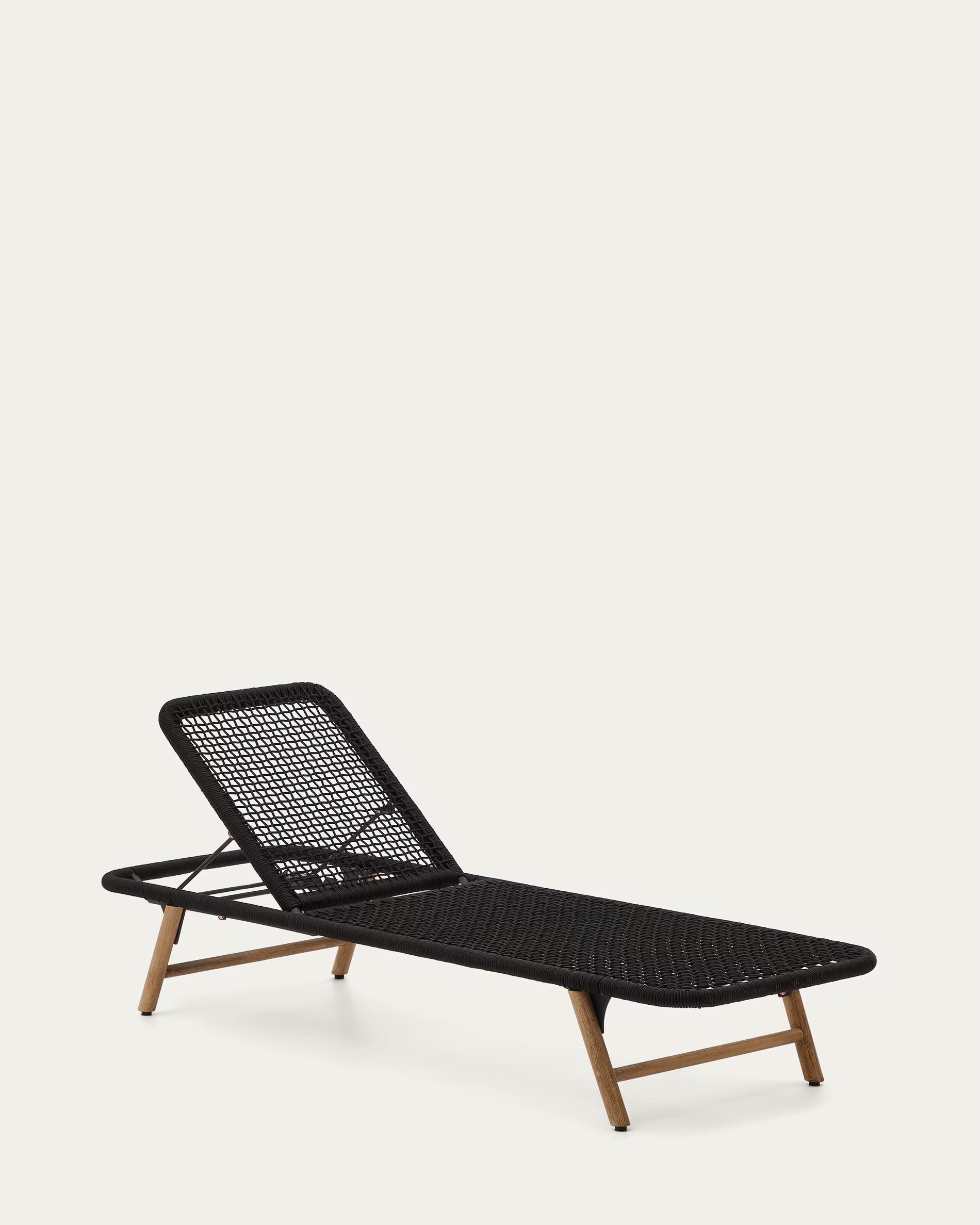 Dandara lounge chair with steel structure, black cord and 100% FSC solid acacia wood legs