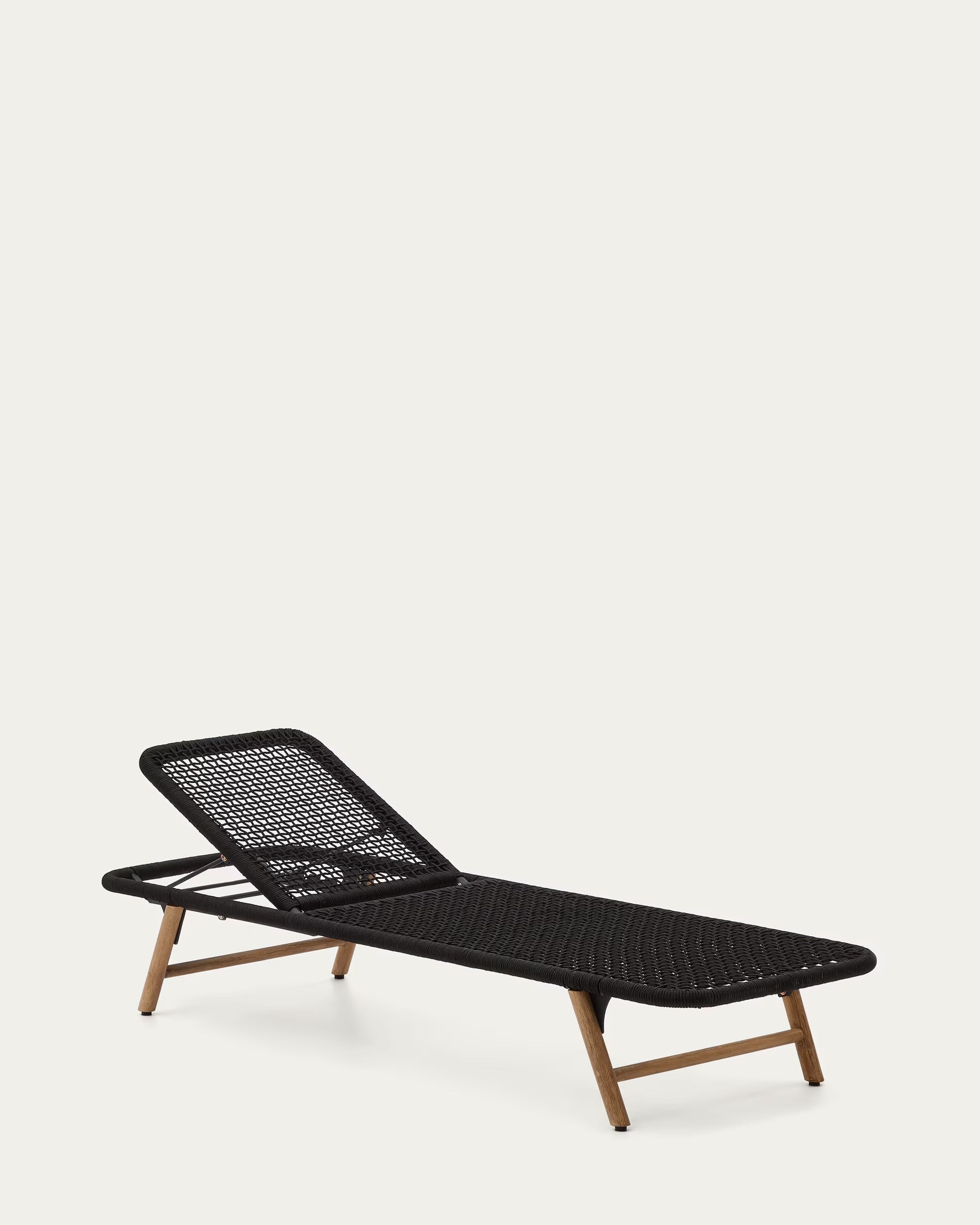 Dandara lounge chair with steel structure, black cord and 100% FSC solid acacia wood legs