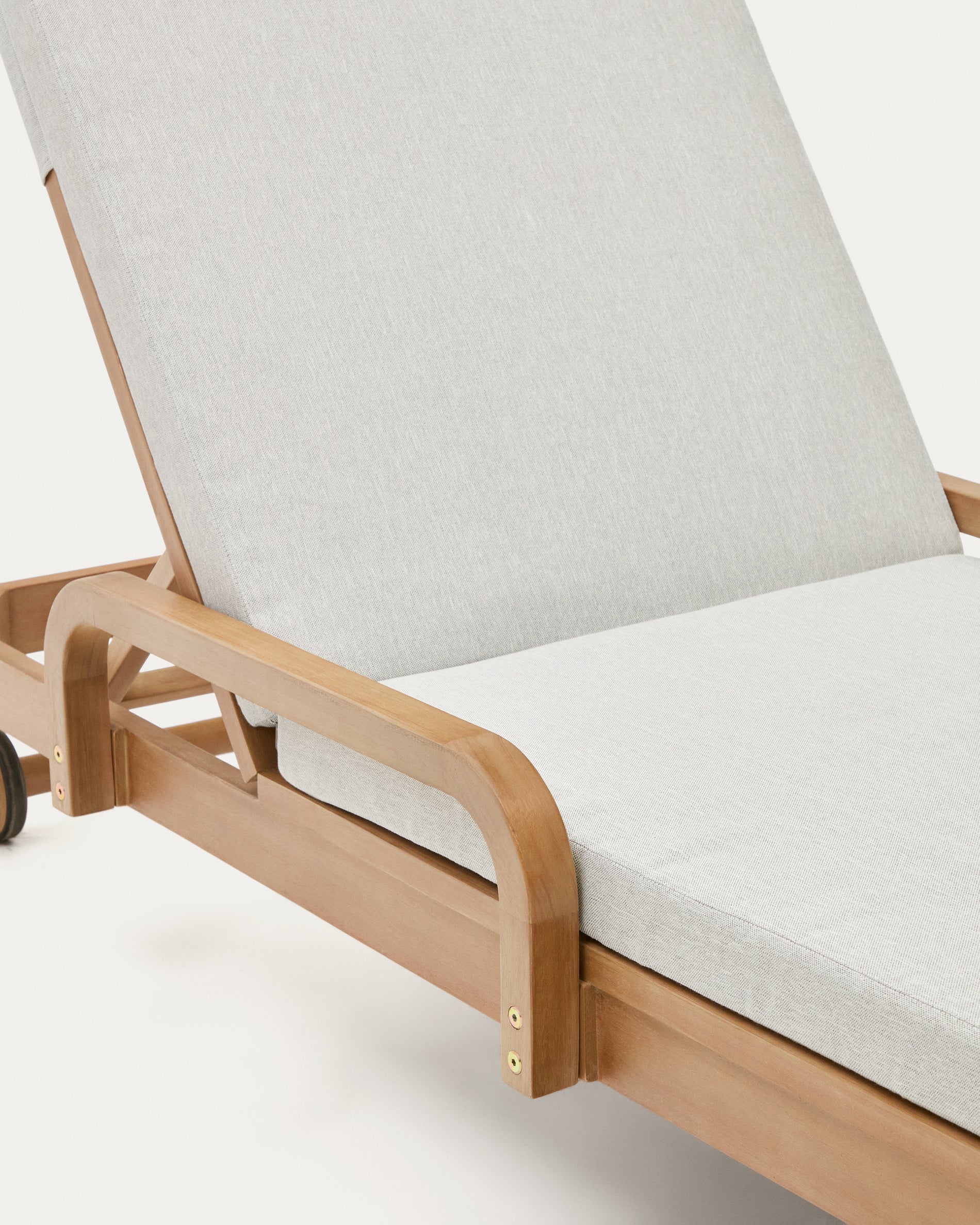 Sonsaura sun lounger made from solid eucalyptus wood FSC 100% - Detail