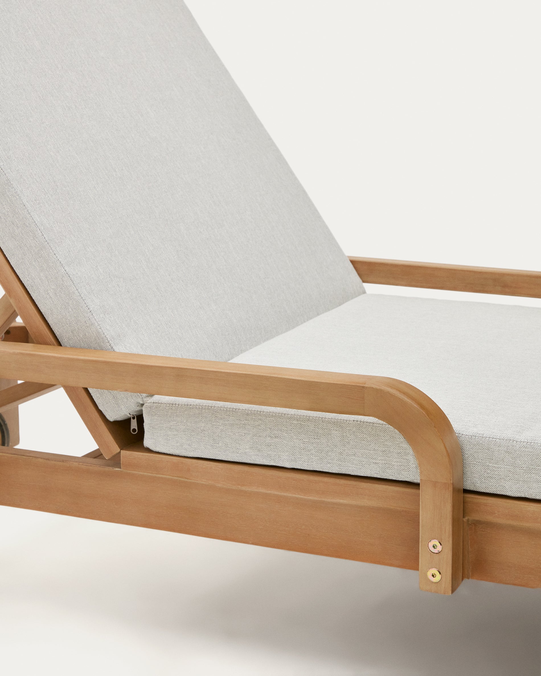 Sonsaura sun lounger made from solid eucalyptus wood FSC 100% - Detail