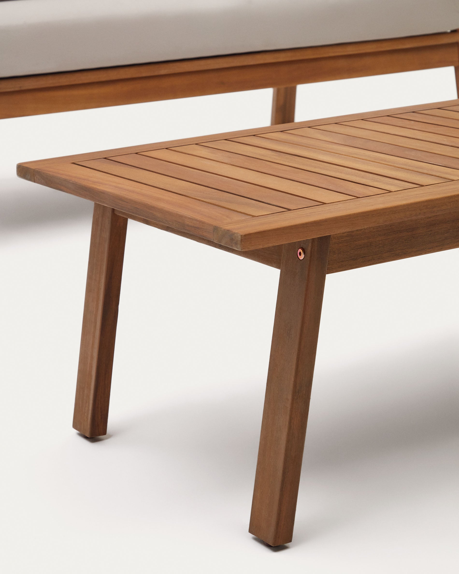 Frares set, 2 seater sofa, 2 armchairs & coffee table, made from solid acacia wood - Detail