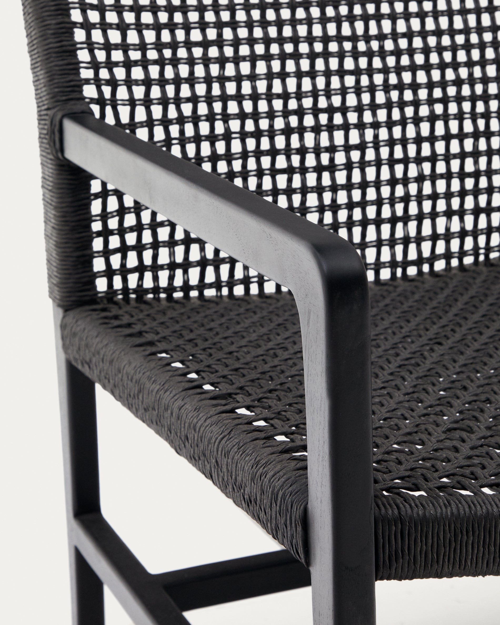 Sabolla armchair made of solid teak wood in a black finish - Detail