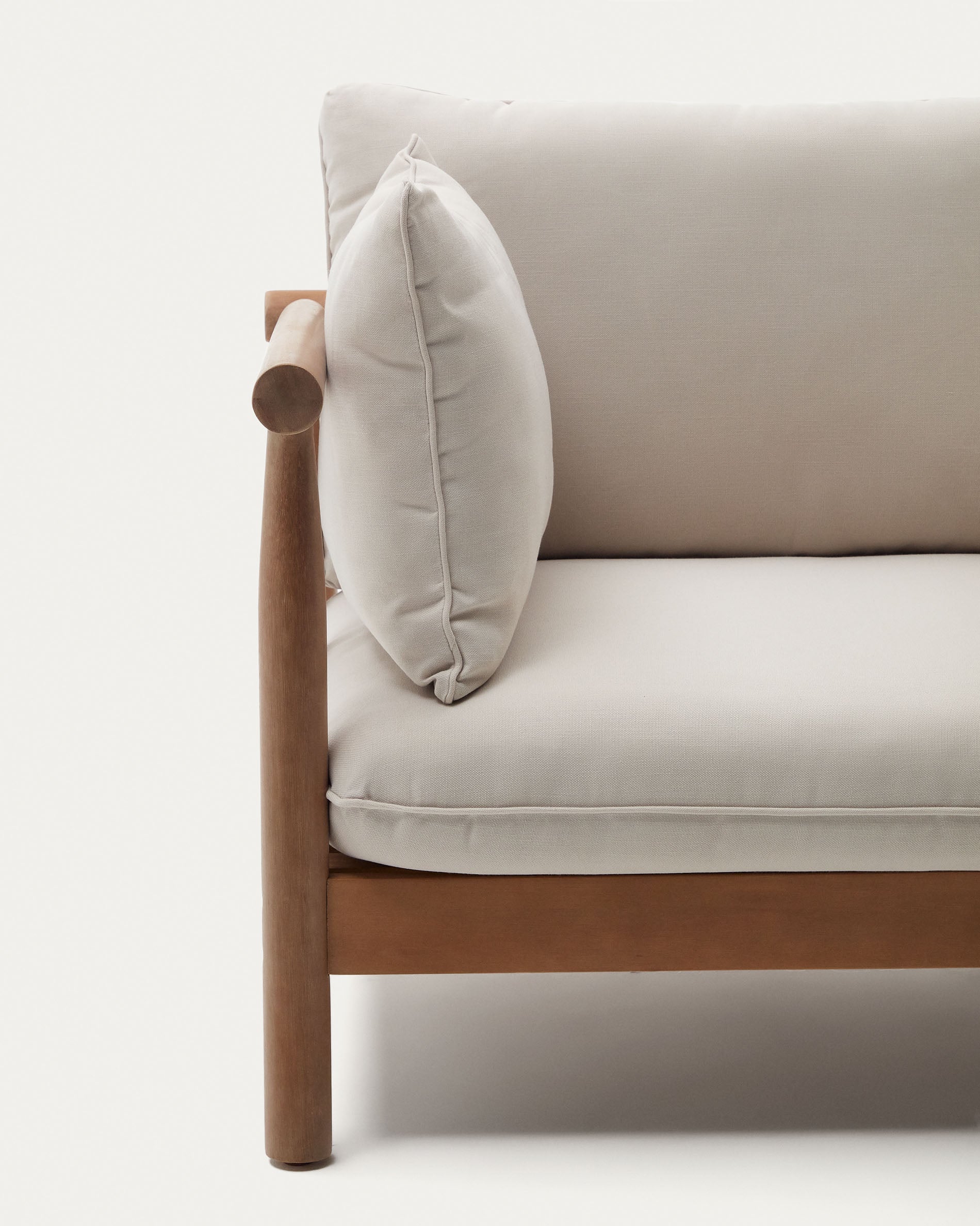 Sacova solid eucalyptus wood armchair - Detail