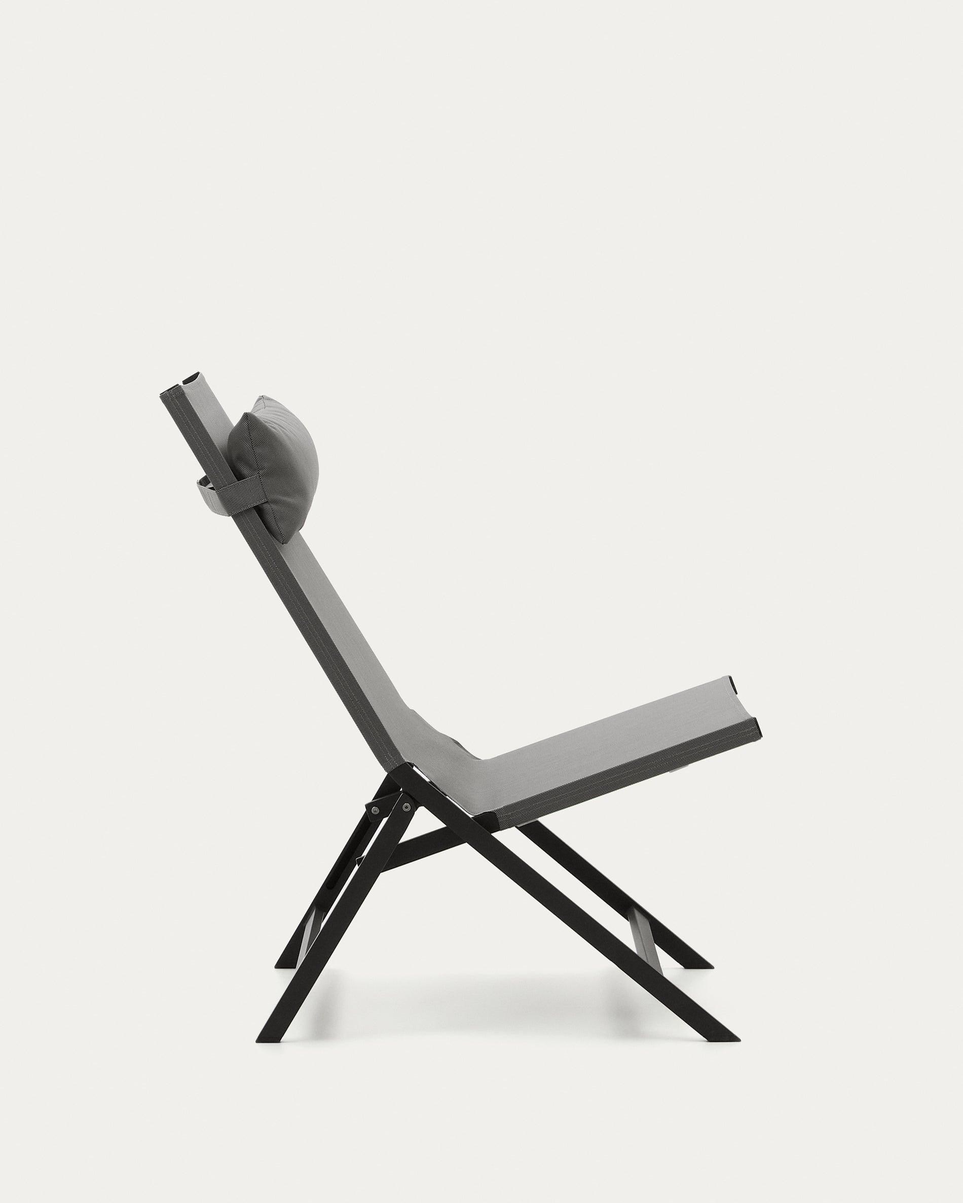 Canutells folding armchair in aluminum with black finish