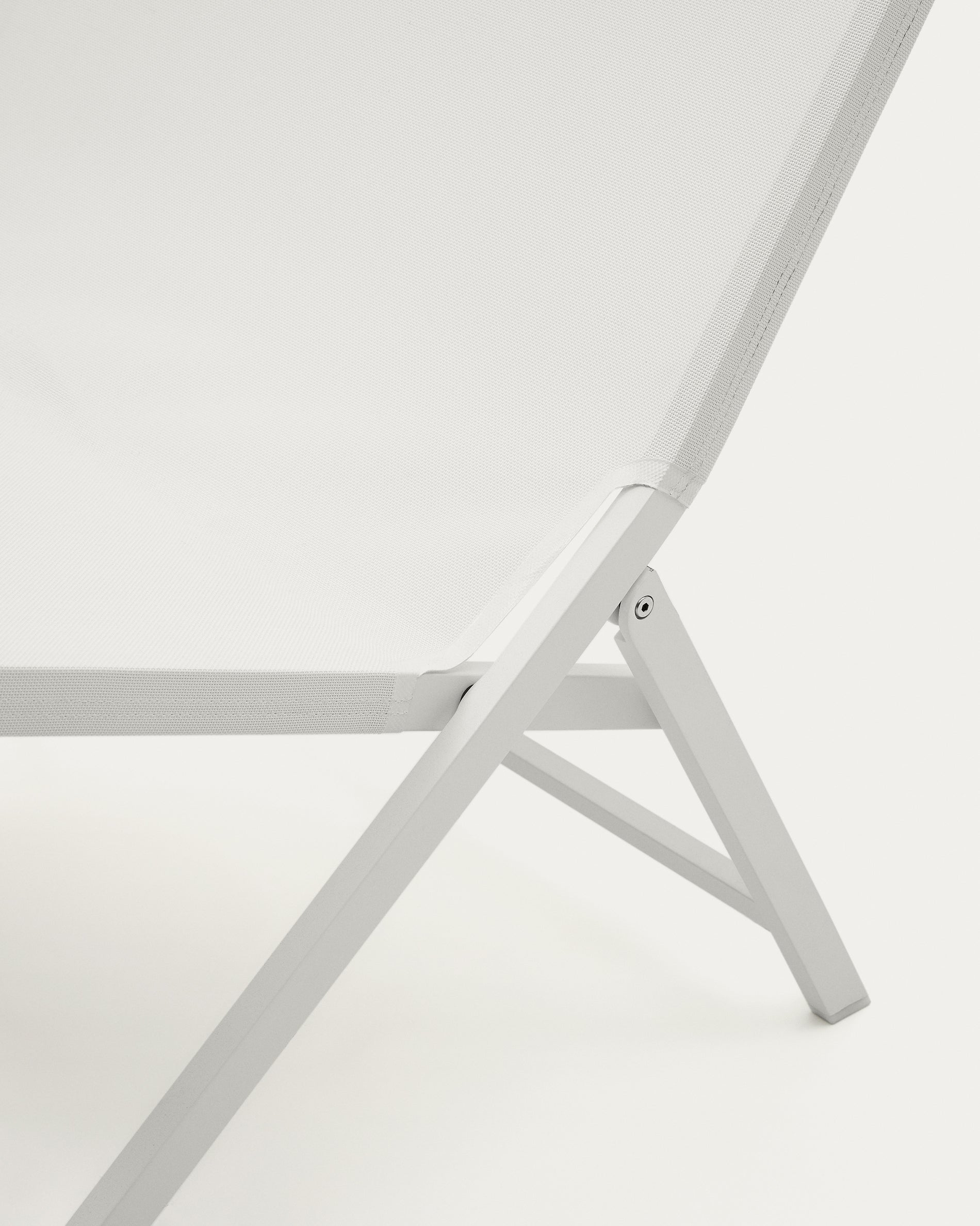 Canutells folding armchair in aluminum with white finish