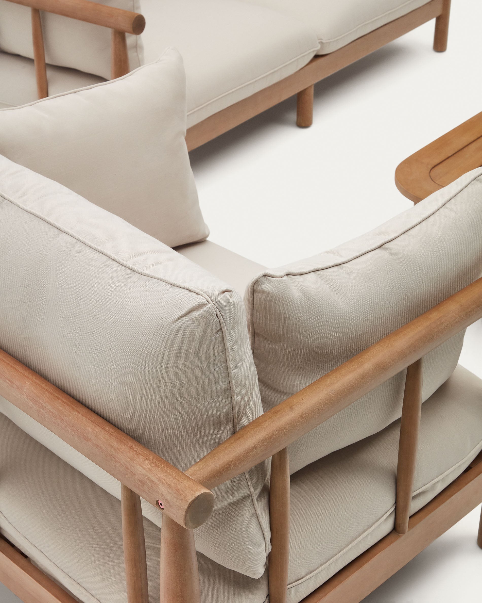 Sacova set of 2 armchairs, 2 seater sofa and coffee table in solid eucalyptus wood FSC - Detail