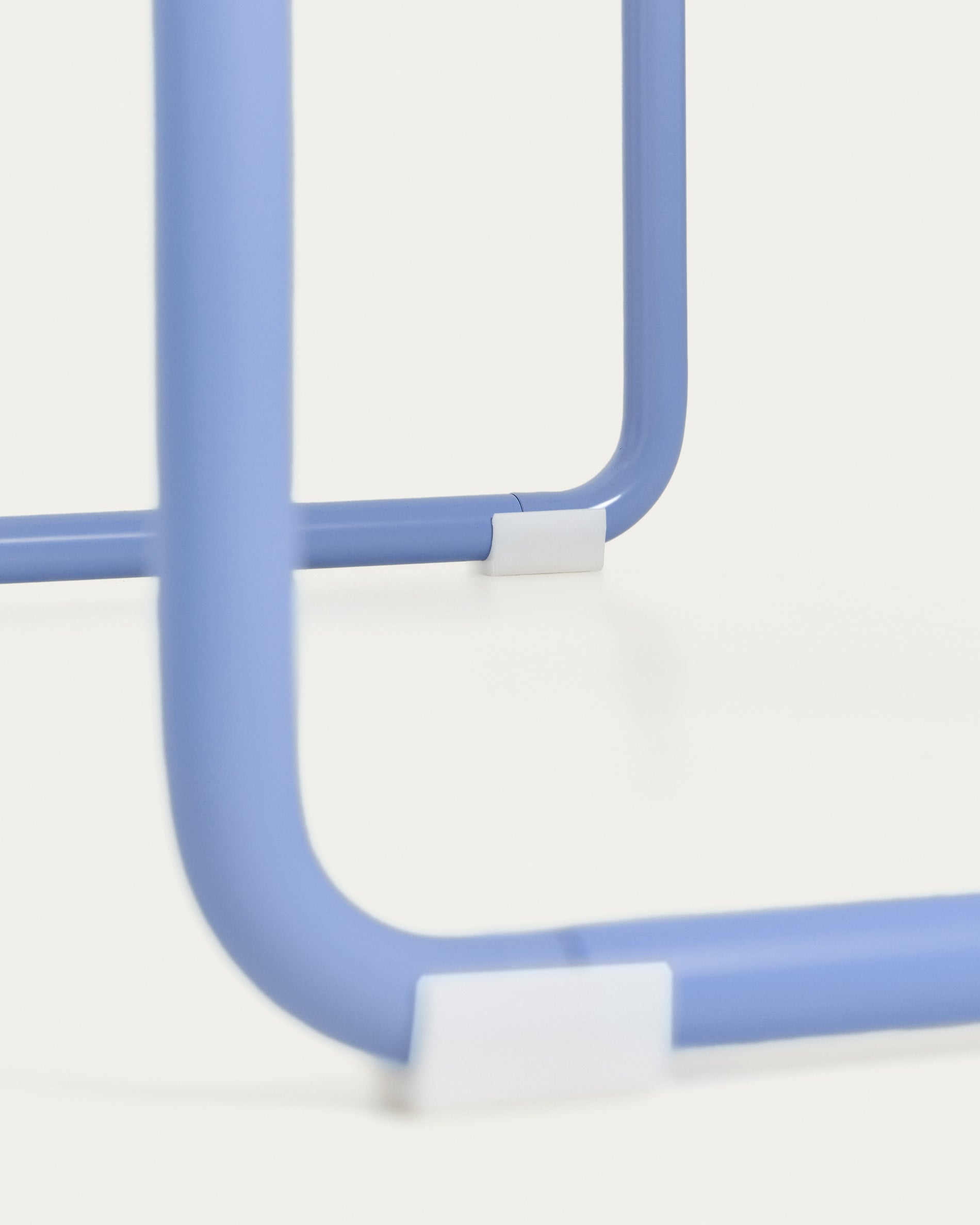 Tinn ash veneer bench with a blue metal structure, 75 cm - Detail