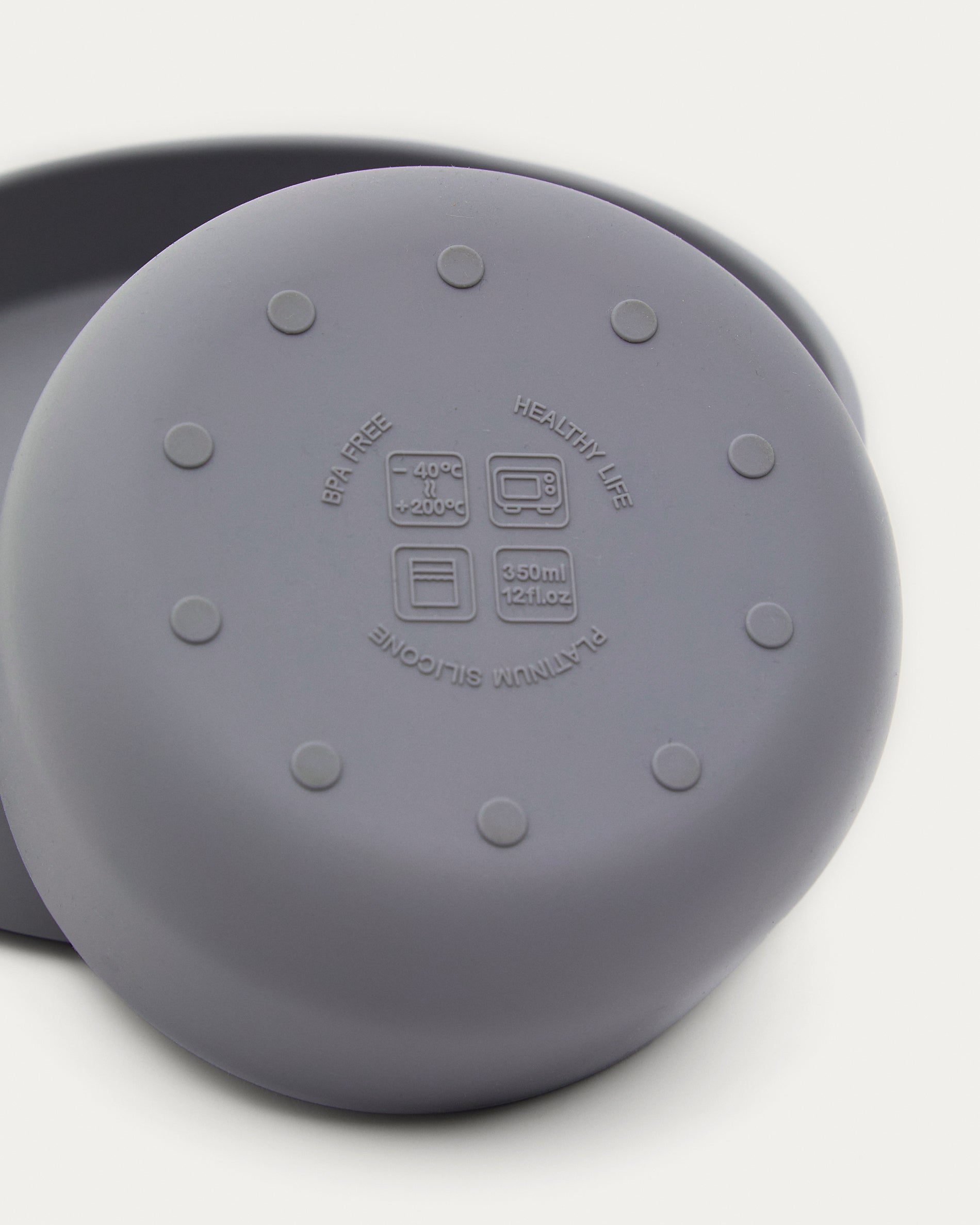 Lili plate and bowl set in blue silicone - Detail
