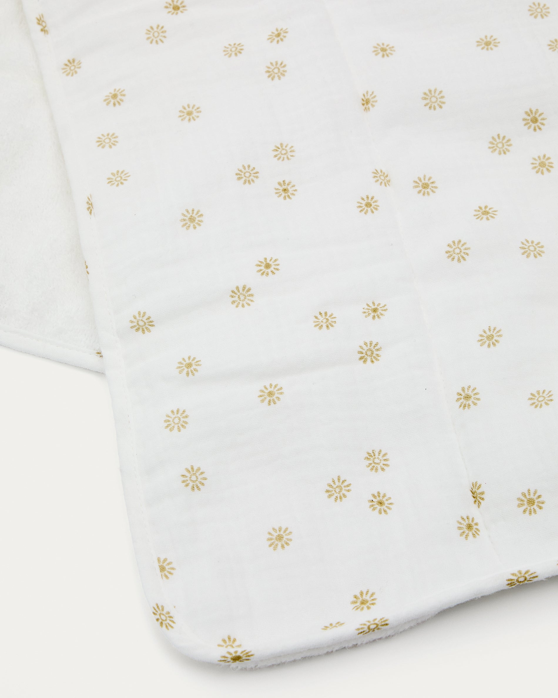 Olna travel changing mat in 100% cotton with a sun print - Detail
