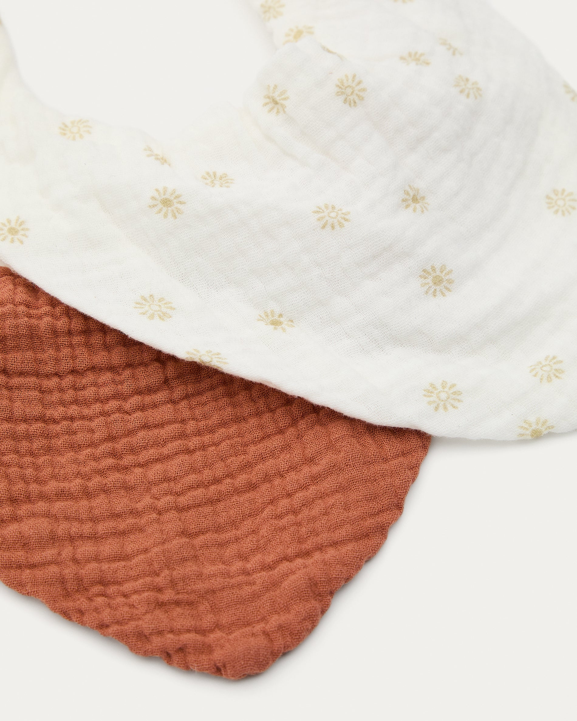 Olna set of 2 bandanas in 100% cotton in terracotta and a sun print - Detail